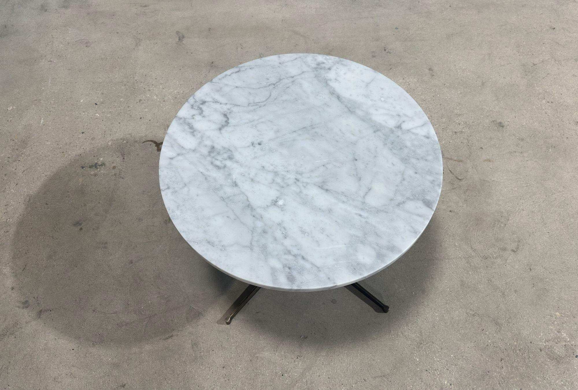 Calacatta Marble and Solid Bronze Base Side/End Table, 1970 For Sale 5