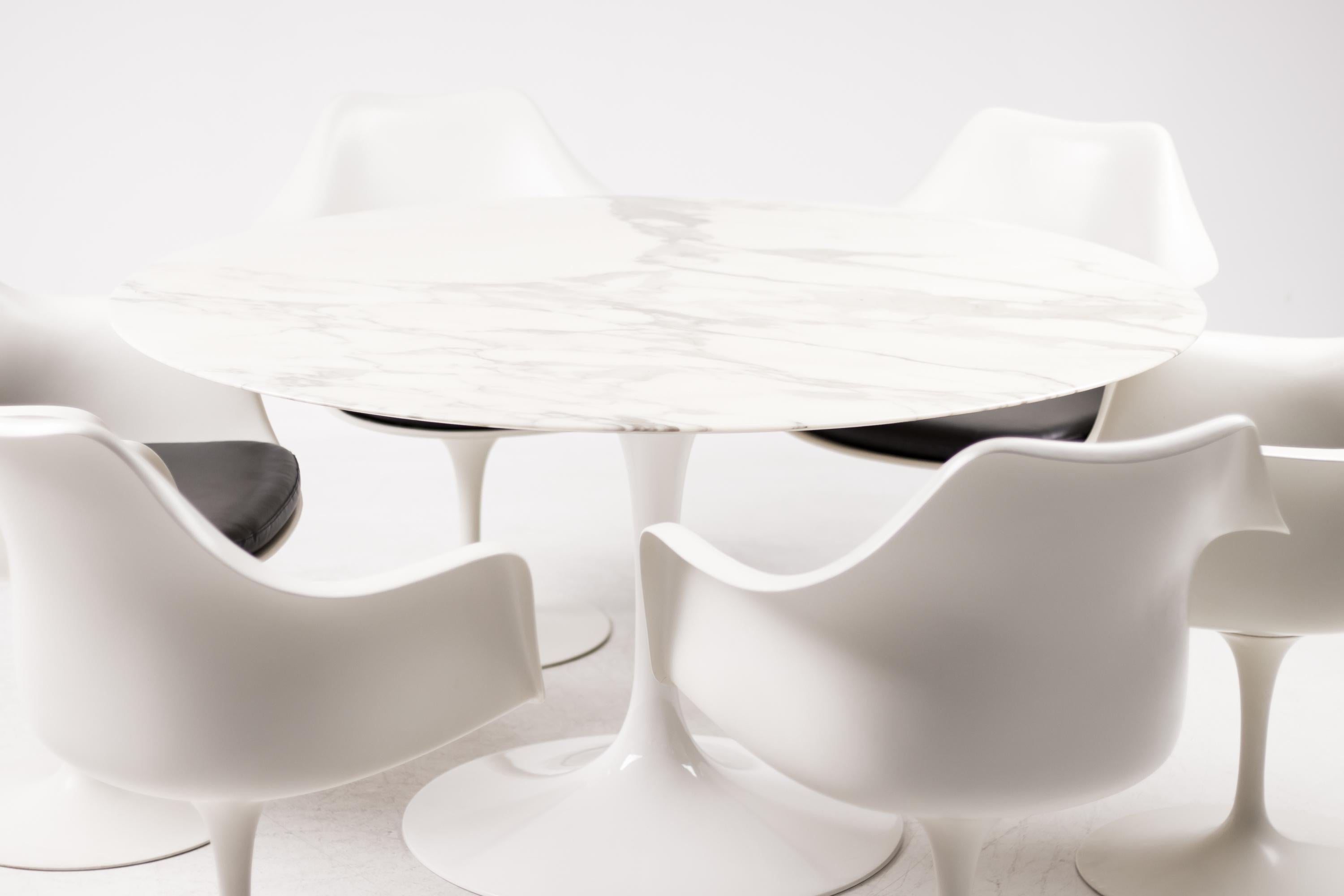 Classic large tulip dining table designed by Eero Saarinen for Knoll International in the most desirable Calacatta marble.
A defining accomplishment of modern design and a timeless addition to your home—a true Classic.
Logo embossed in pedestal
