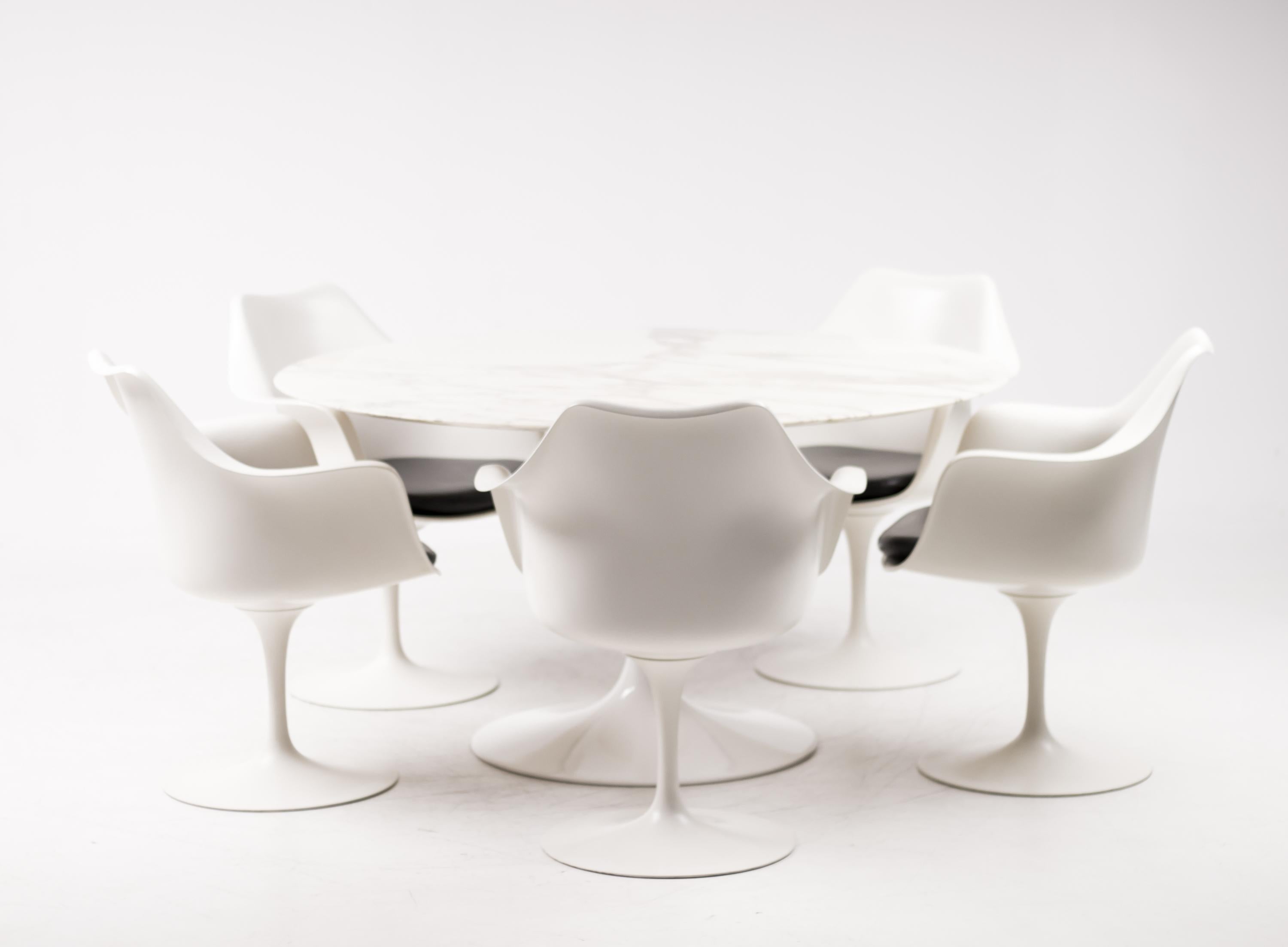 Mid-Century Modern Calacatta Marble Dining Set by Eero Saarinen for Knoll International