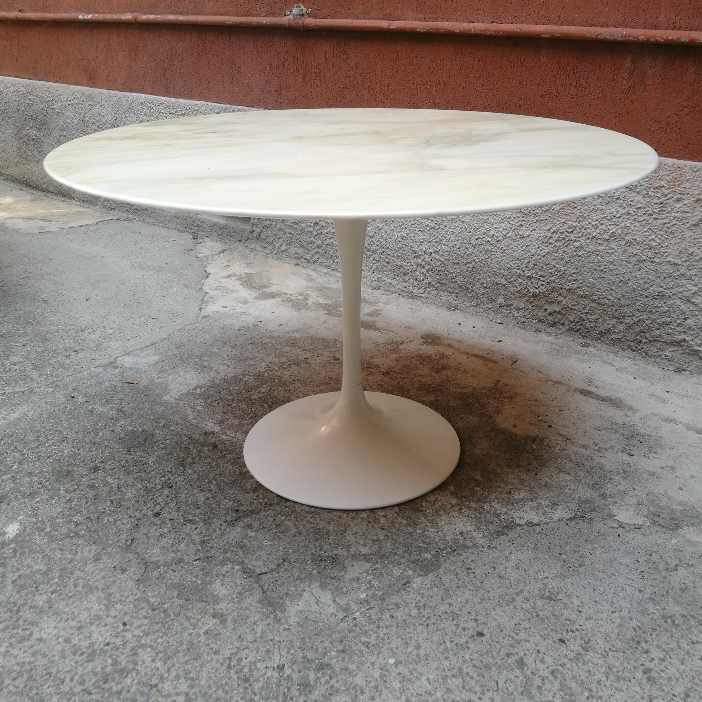 Calcutta Marble Dining Table, by Eero Saarinen for Knoll, 1973 In Good Condition In MIlano, IT