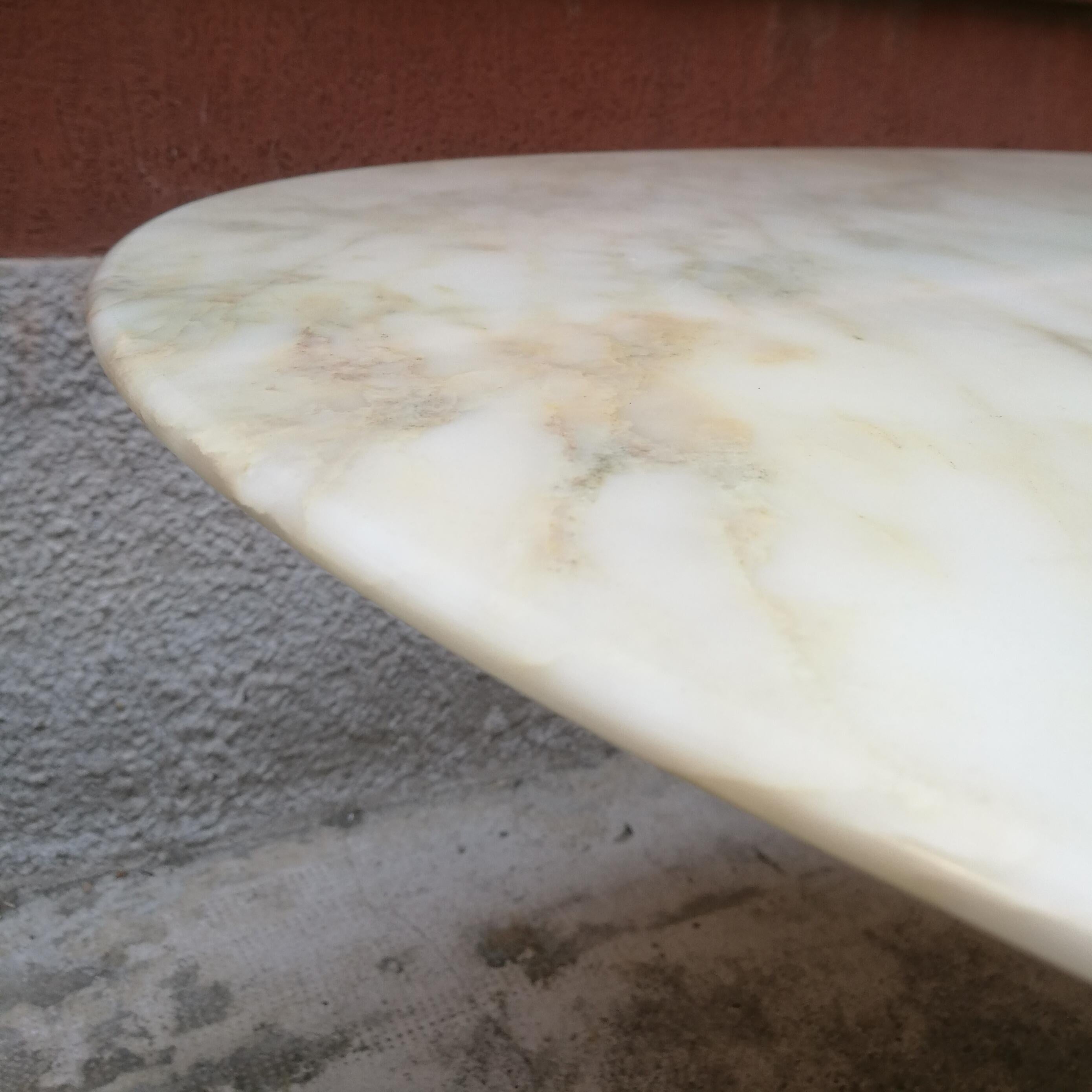 Calcutta Marble Dining Table, by Eero Saarinen for Knoll, 1973 at