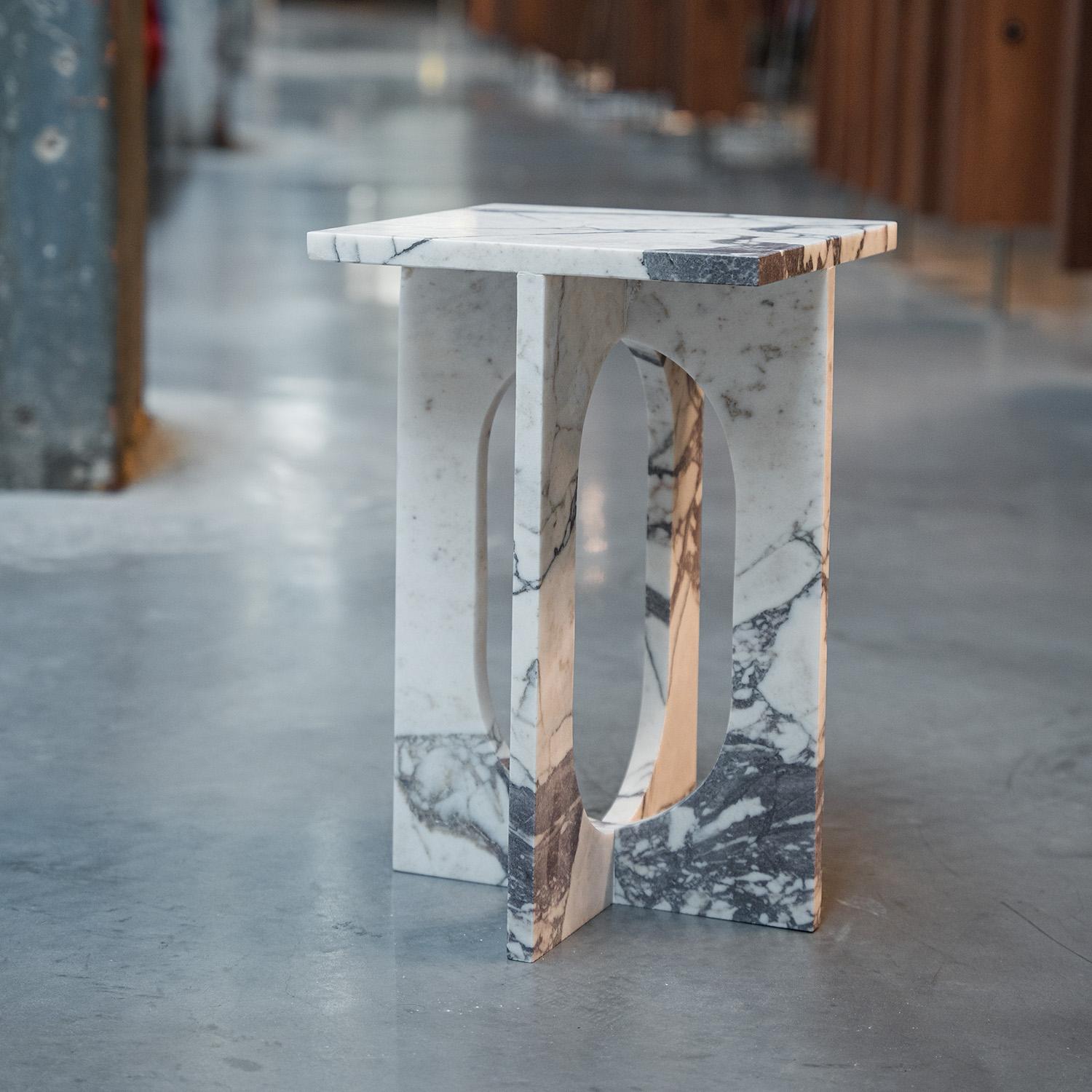 Mesa Auxiliar de Mármol Calacatta 