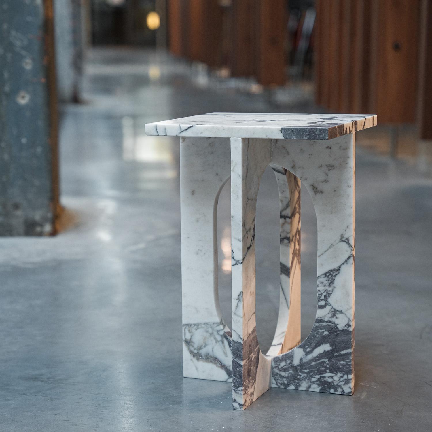 Mesa Auxiliar de Mármol Calacatta 