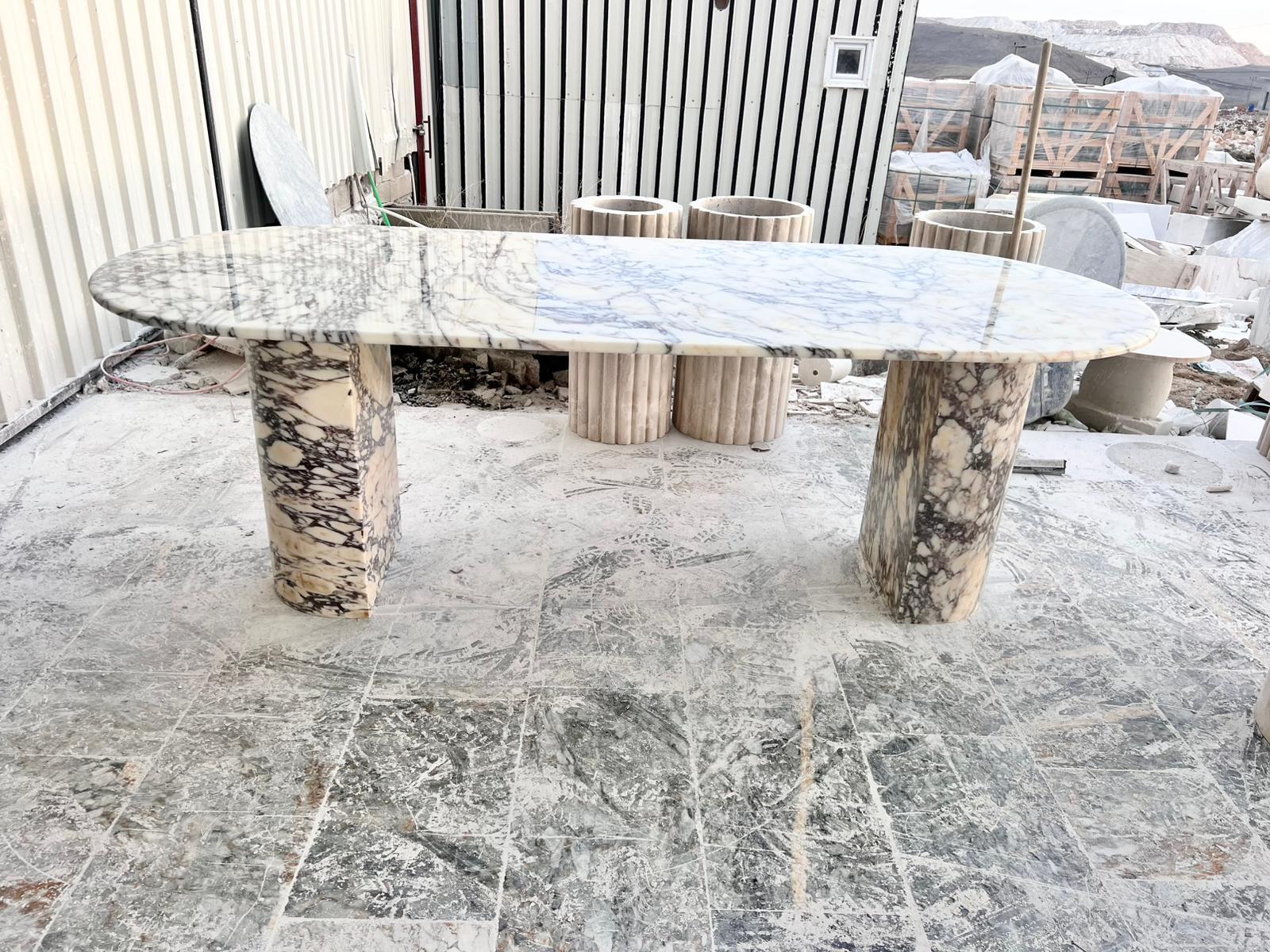 Arts and Crafts Table de salle à manger Calacatta Viola - Table moderne en marbre design en vente