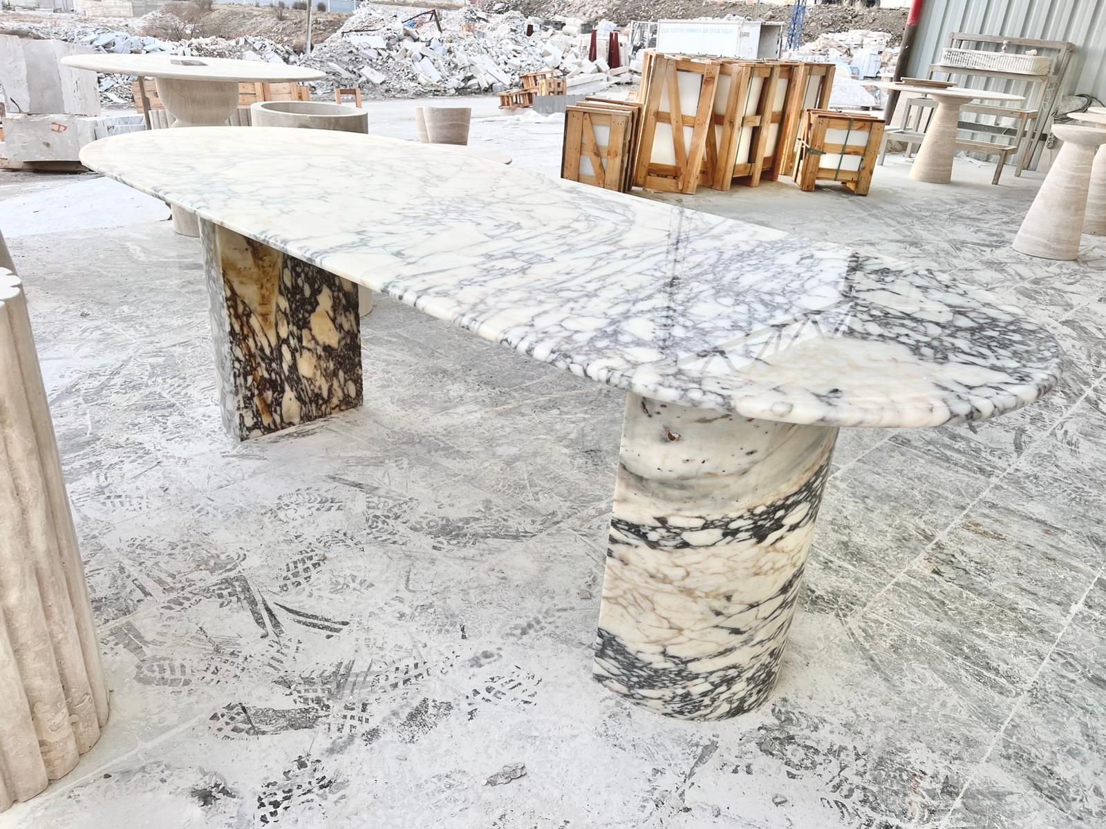 Turc Table de salle à manger Calacatta Viola - Table moderne en marbre design en vente