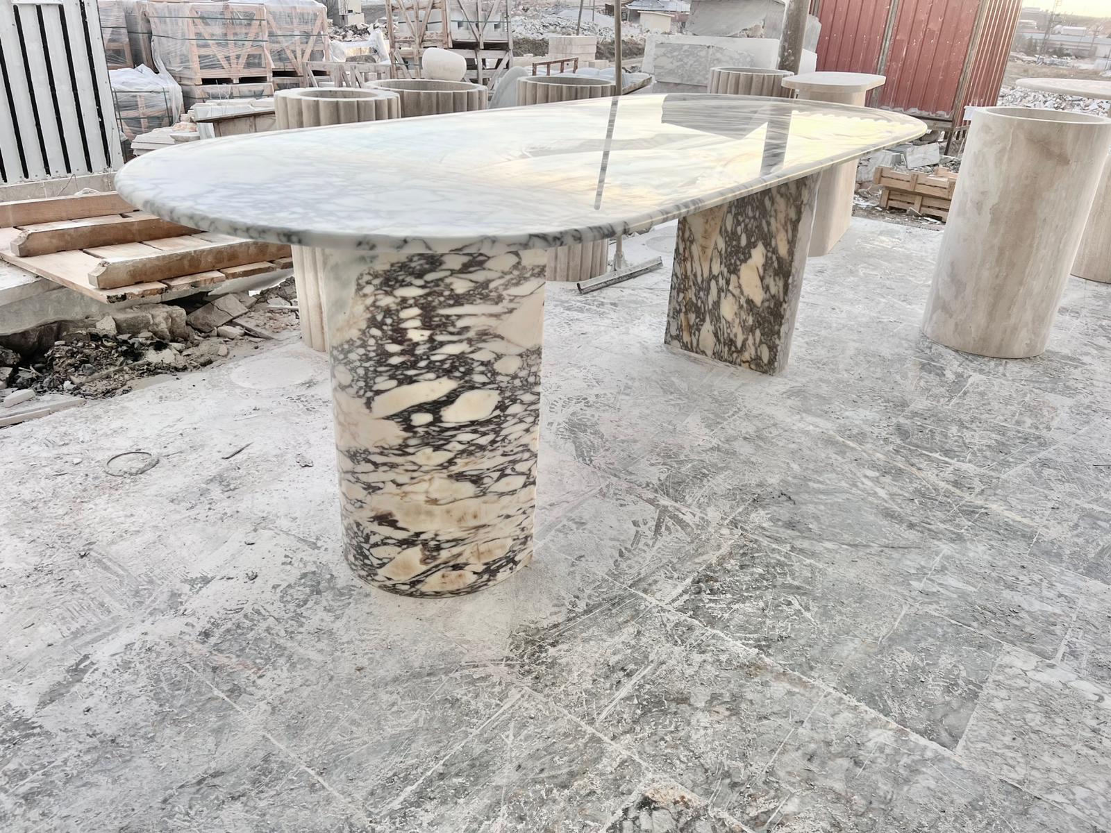 Sculpté Table de salle à manger Calacatta Viola - Table moderne en marbre design en vente