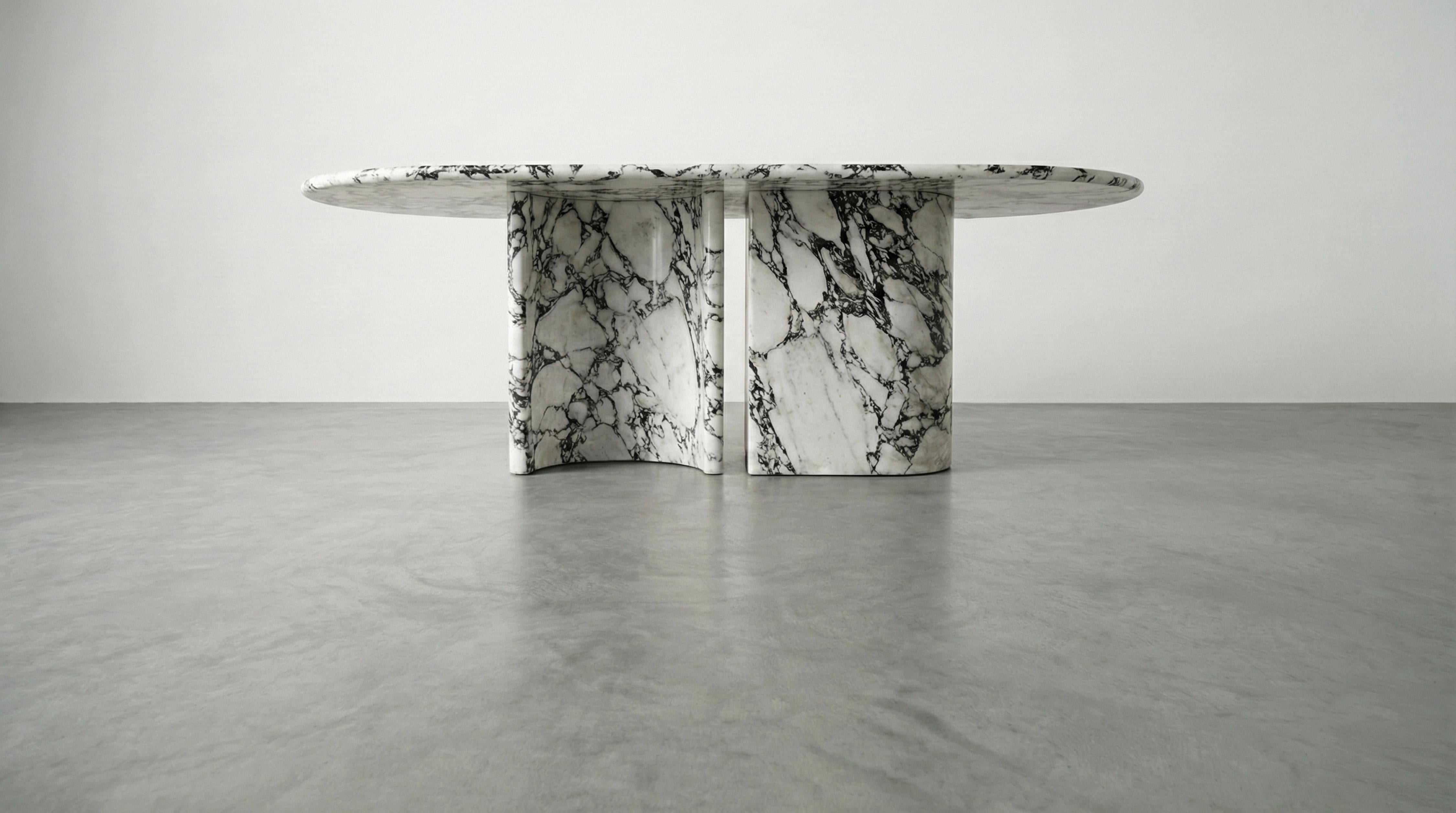 Art déco Calacatta Viola Marble Dining Table with Sculptural Stone Base - Monolith Table en vente