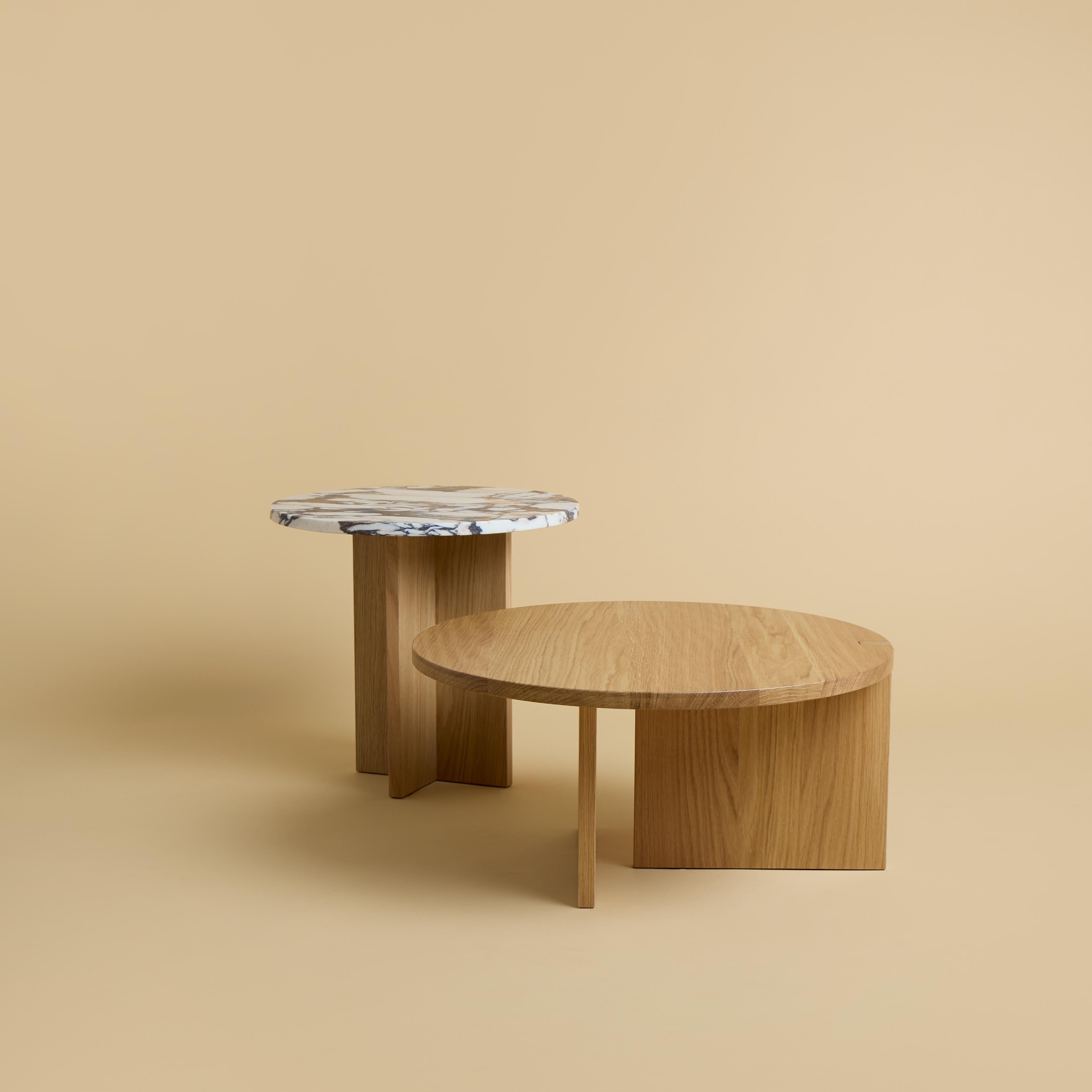 Round Calacatta Violet Marble Top and Natural Oak Side Table by Lebanto In New Condition For Sale In Geneve, CH