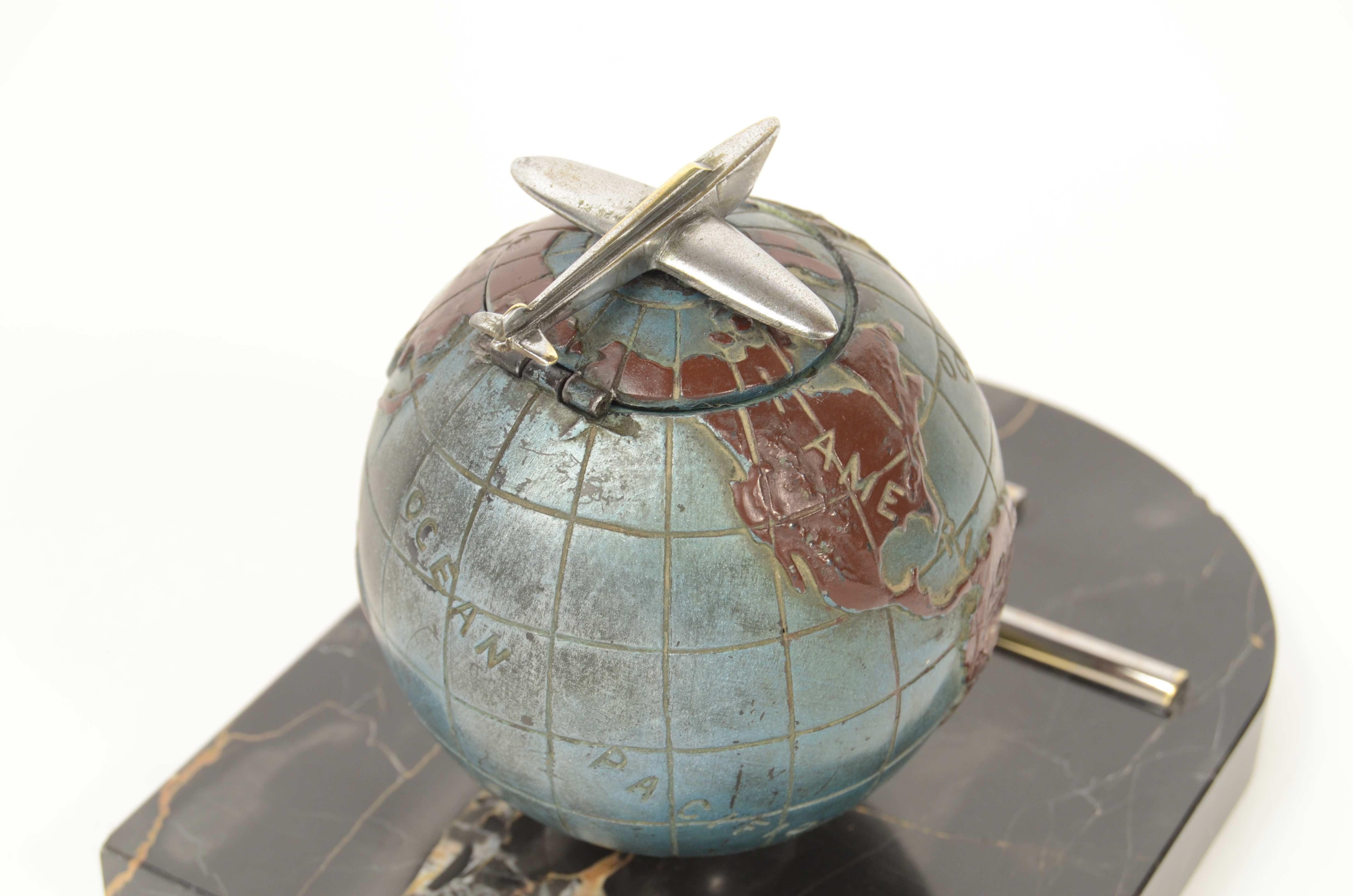 Calamaio Art-Déco raffigurante globo terrestre e aereo su base marmo Portoro in vendita 7