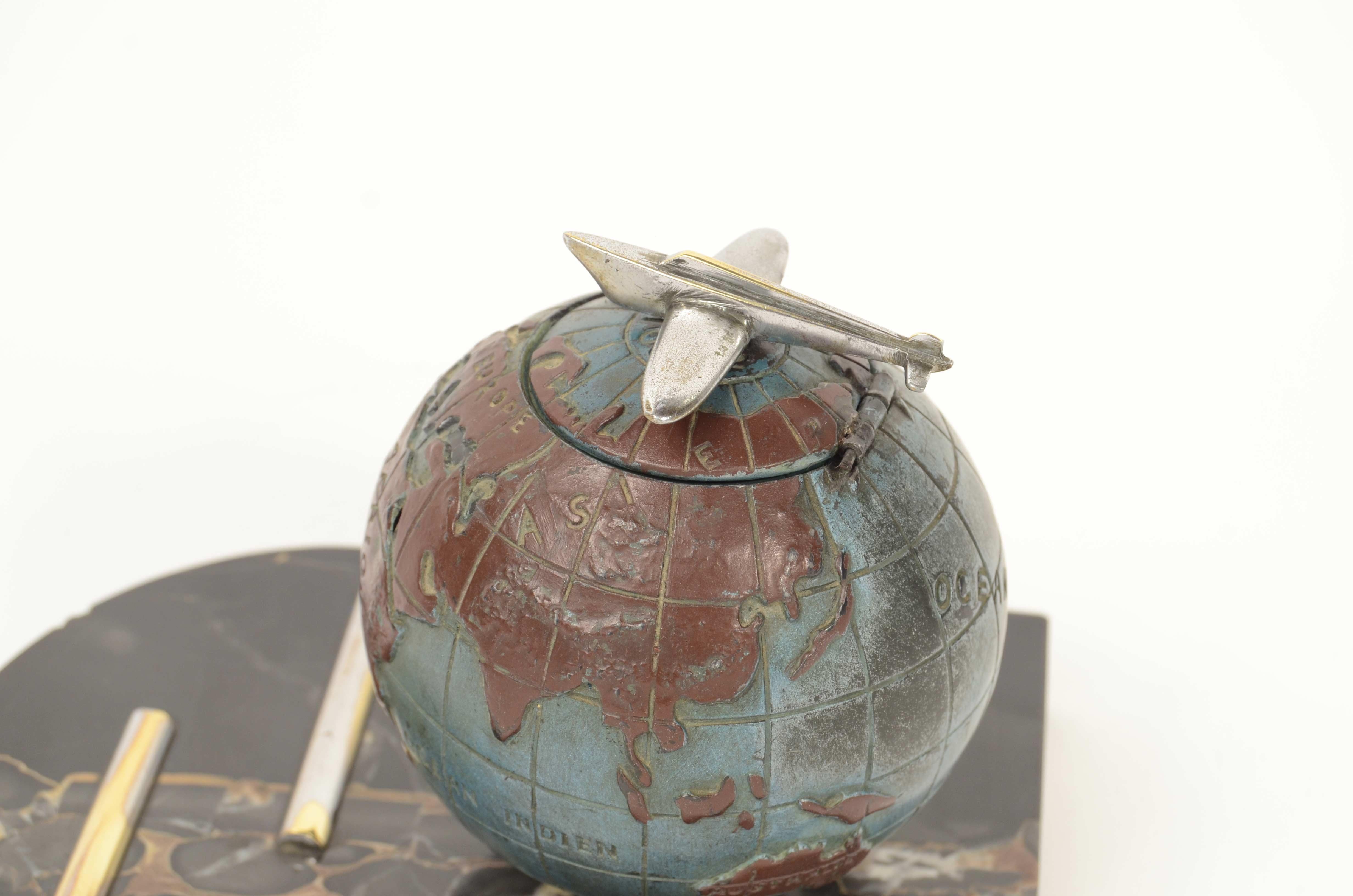 Calamaio Art-Déco raffigurante globo terrestre e aereo su base marmo Portoro in vendita 8