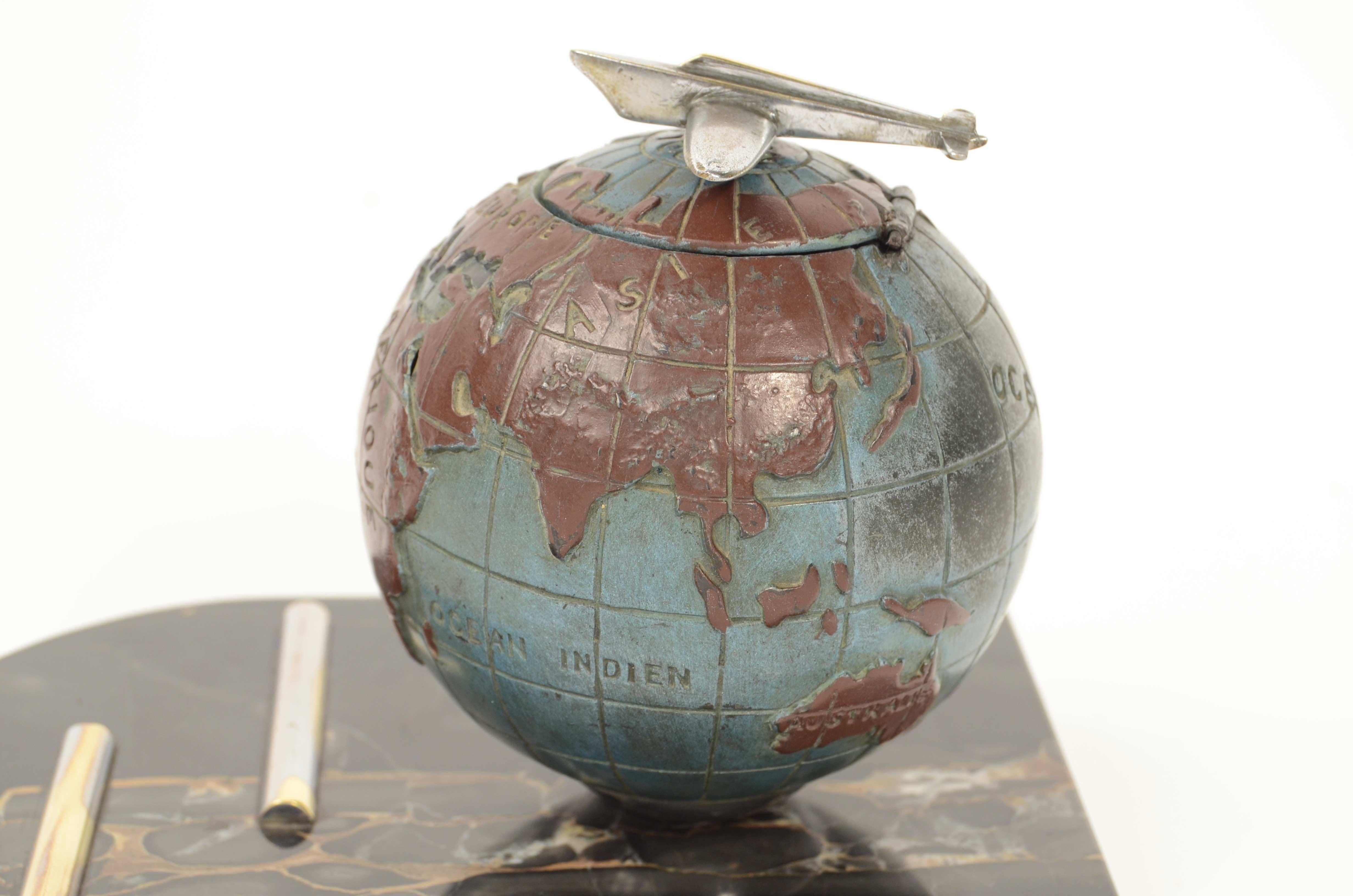 Calamaio Art-Déco raffigurante globo terrestre e aereo su base marmo Portoro in vendita 4