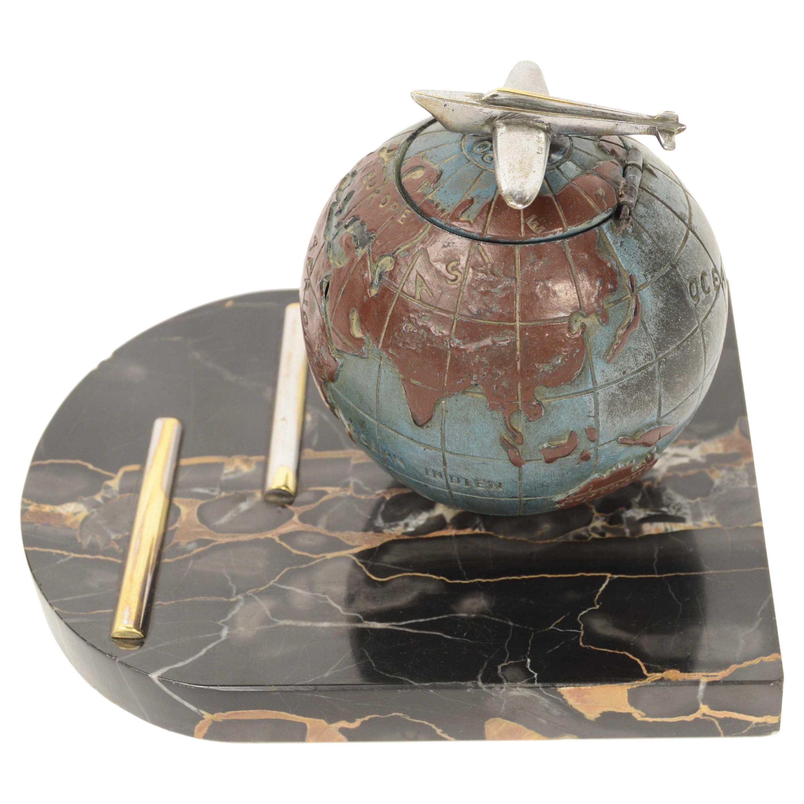 Calamaio Art-Déco raffigurante globo terrestre e aereo su base marmo Portoro in vendita