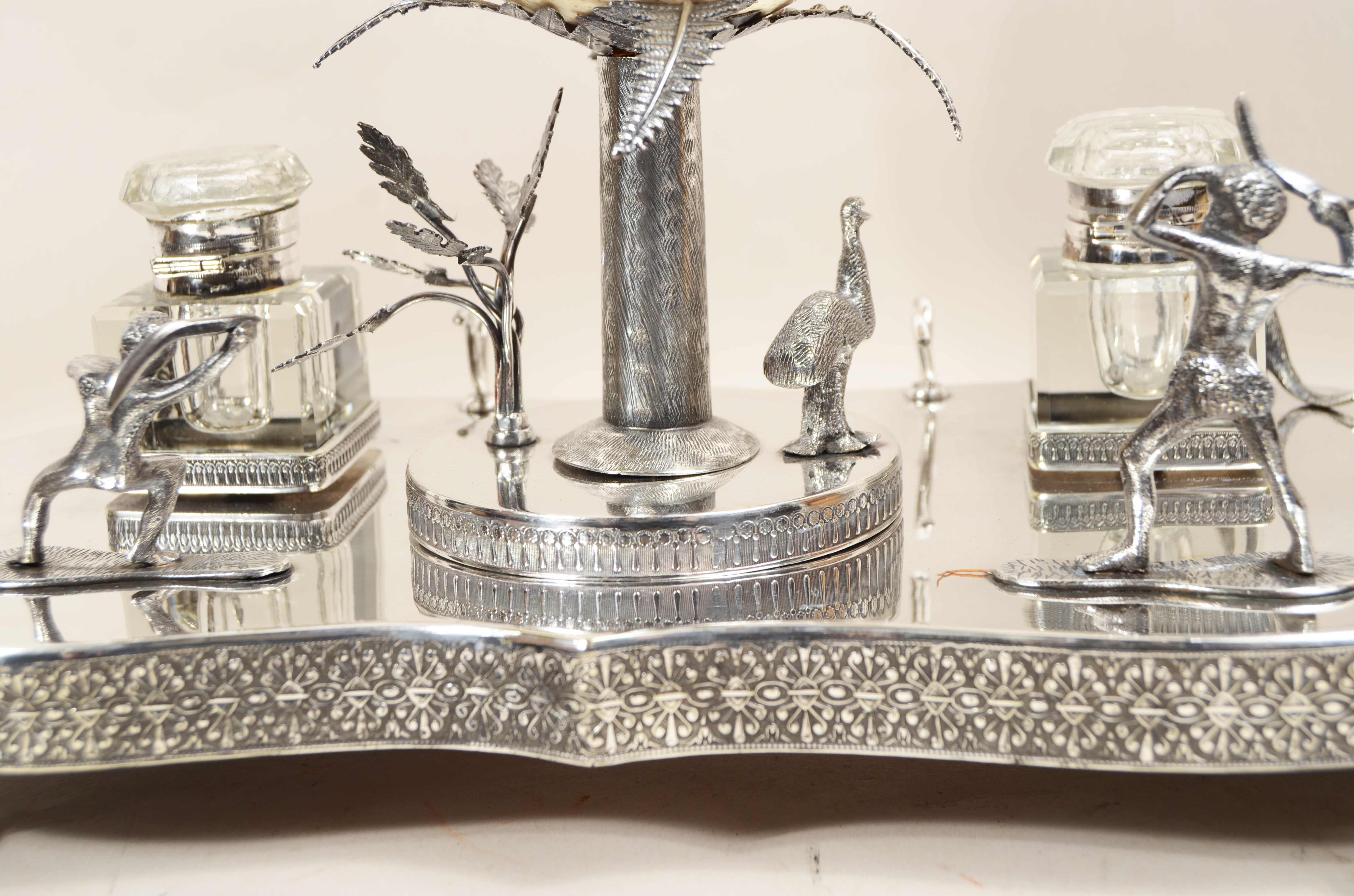 Viktorianische Silberplatte Wunderkammer Tintenfass mit Emu-Ei im Angebot 11