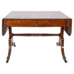 Tavolo da divano in mogano intarsiato a calamandra di William Wilkinson, Londra, 1820 ca.