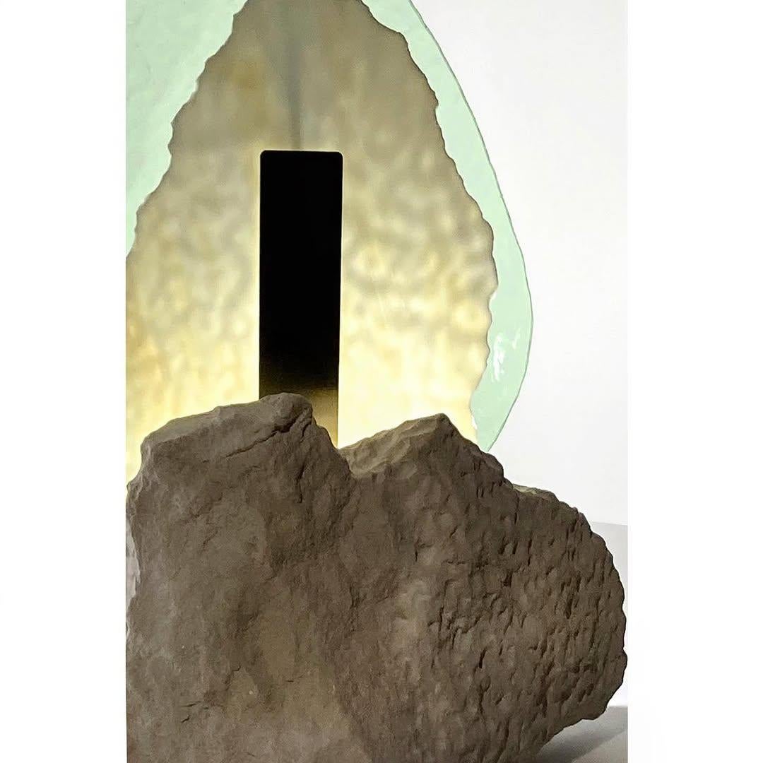 Français Sculpture en forme de goutte d'eau en verre bleu doux de Marie Jeunet x Audrey Guimard en vente