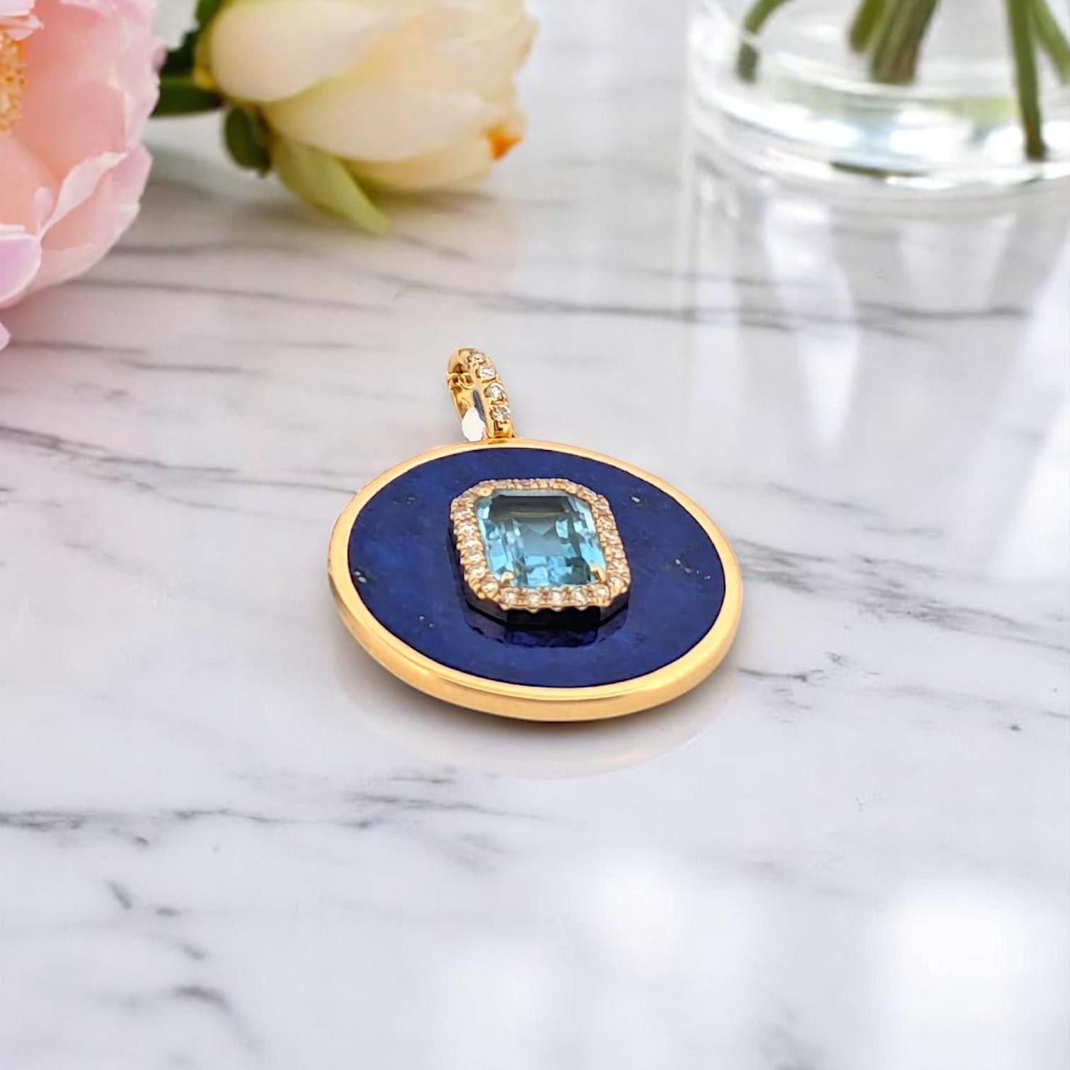 Art déco Pendentif Calanthe en or jaune 18 carats avec topaze bleue de 1,69 carat en vente