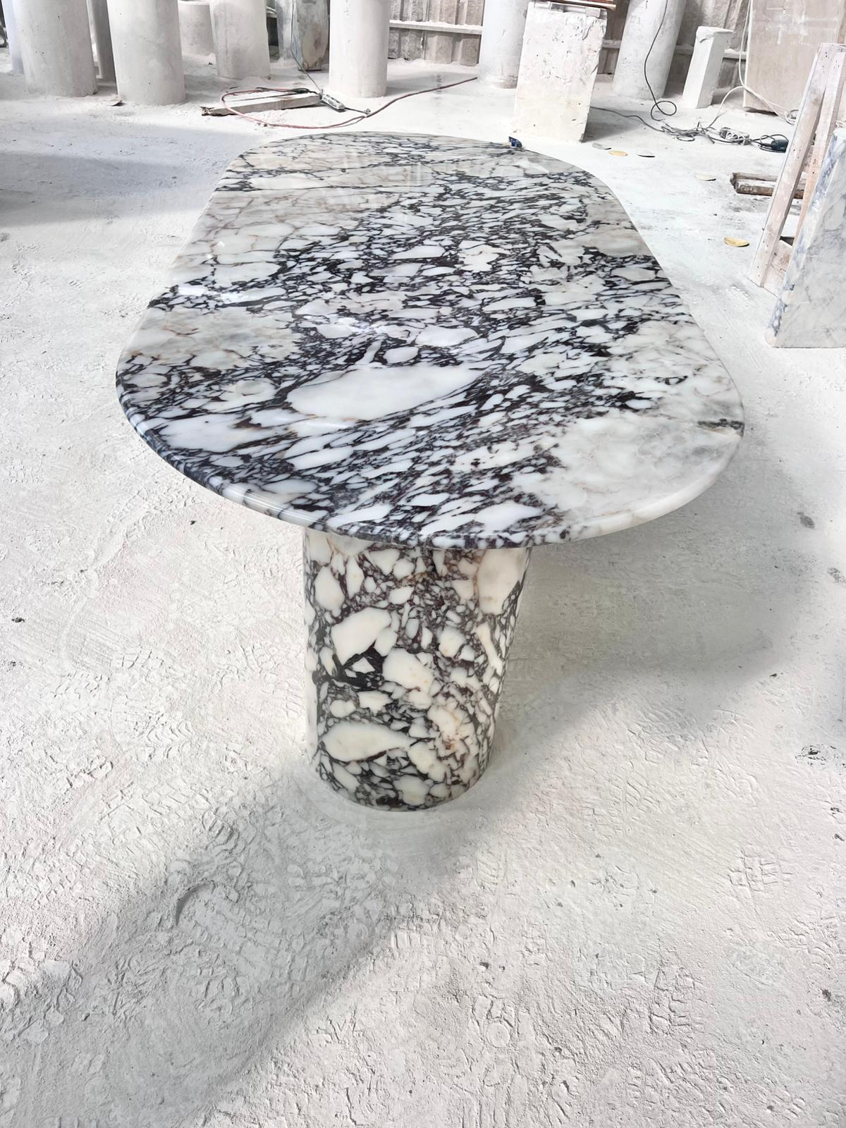 Arts and Crafts Table Calavatta en marbre pierre naturelle - Table faite à la main Viola Design en vente