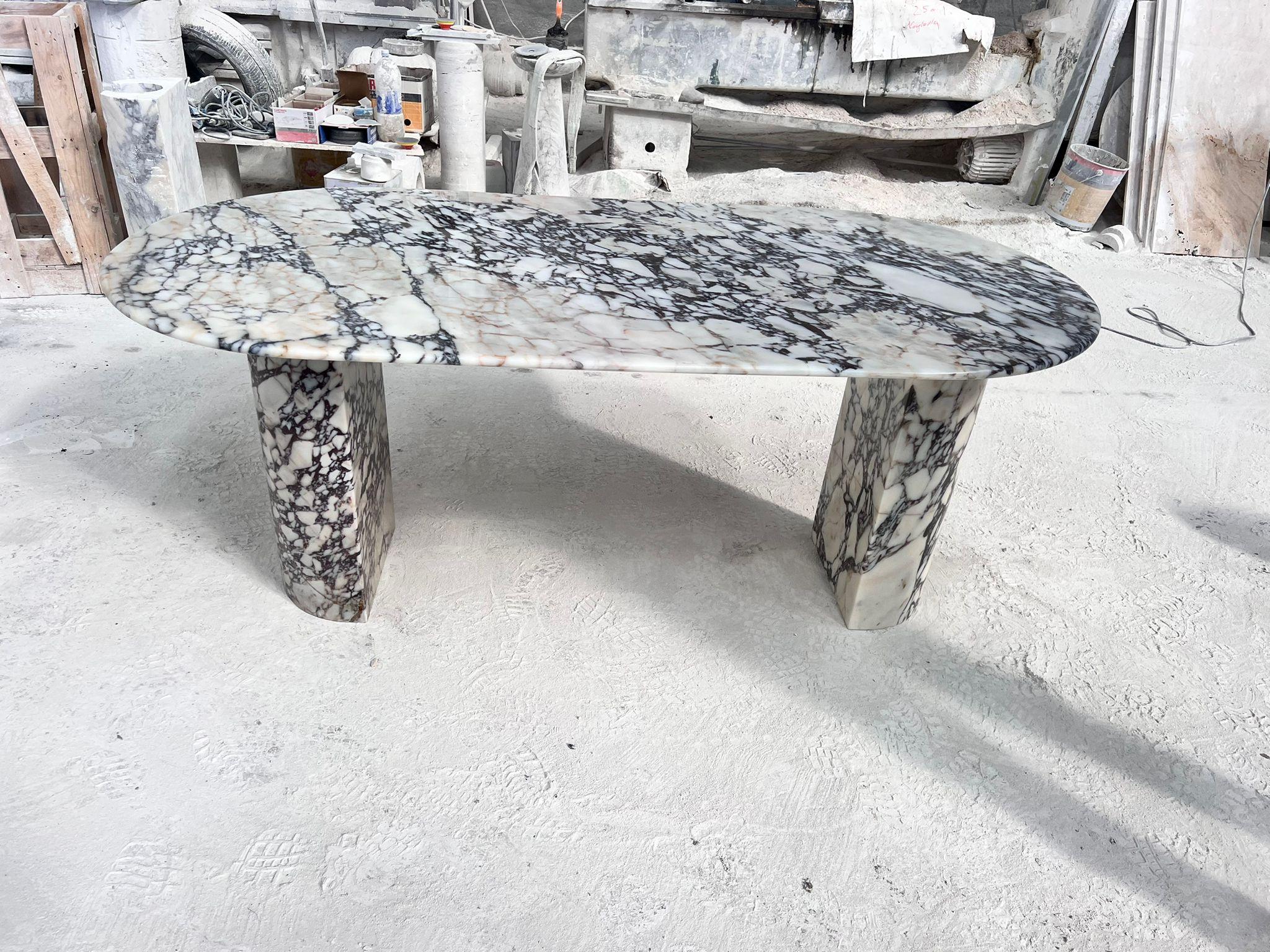 Sculpté Table Calavatta en marbre pierre naturelle - Table faite à la main Viola Design en vente