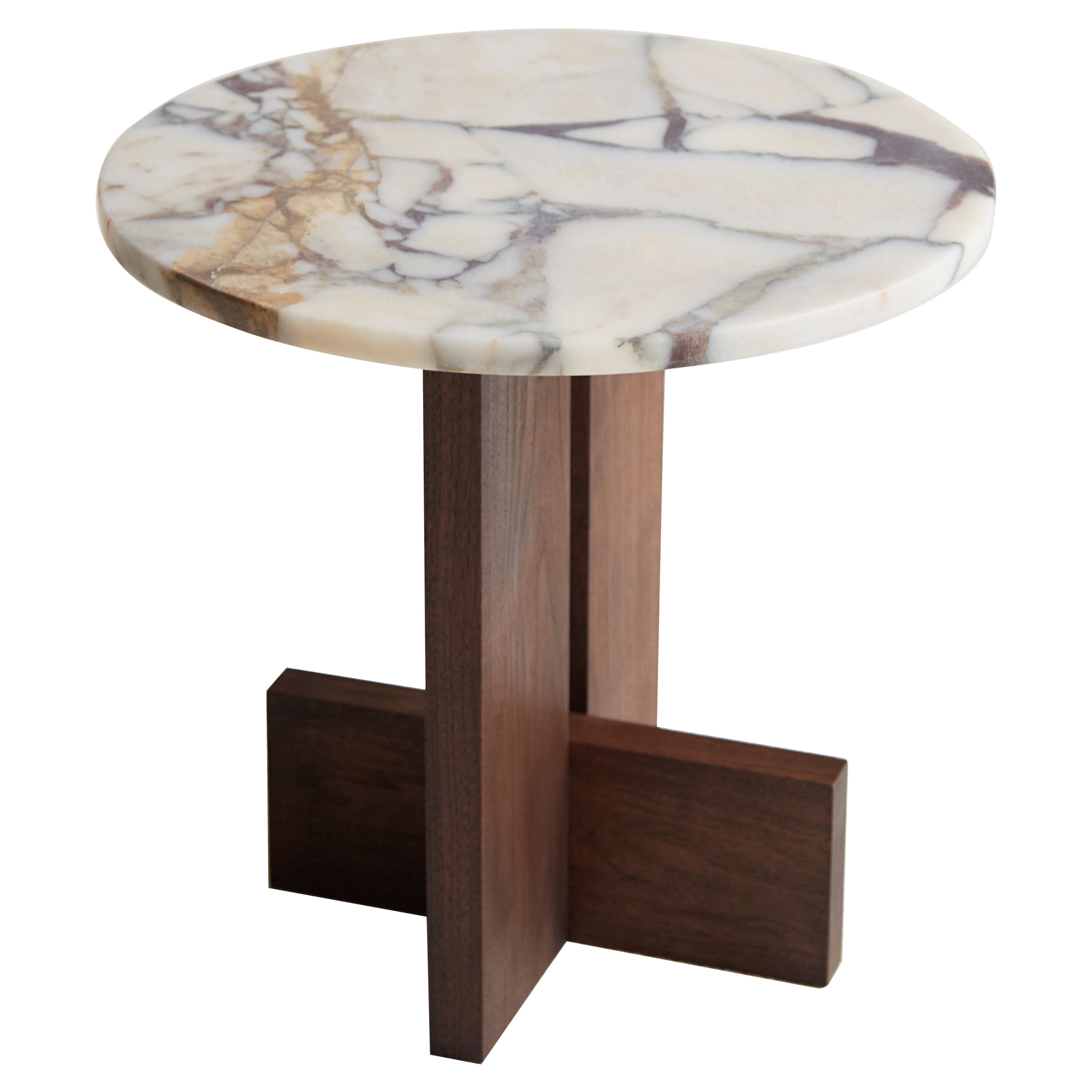 Mesa auxiliar con tapa de mármol y base de nogal Calcatta Viola de Mary Ratcliffe Studio en venta