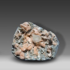 Calcit und Stilbit auf Apophyllit