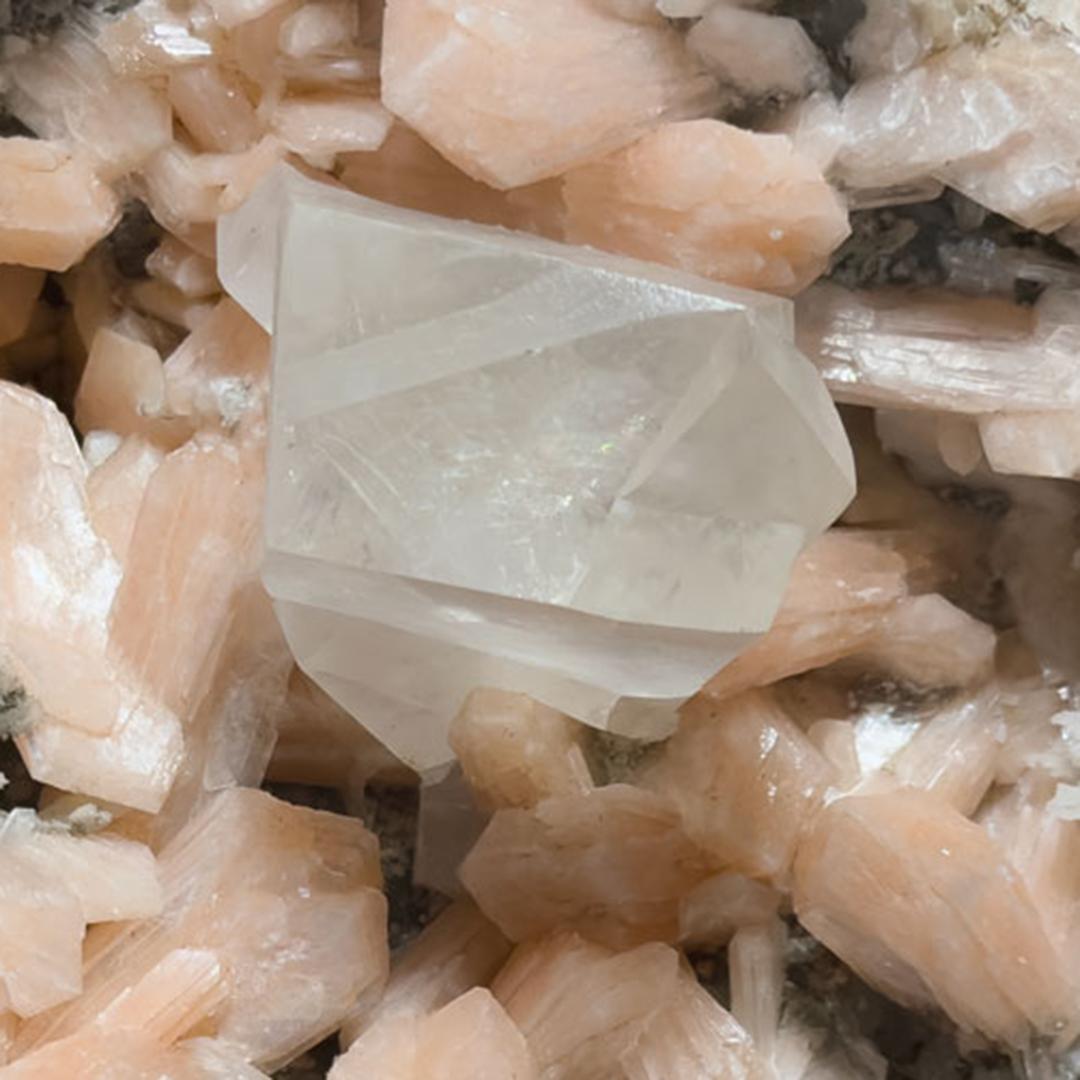 Calcite and Stilbite on Apophyllite For Sale 2