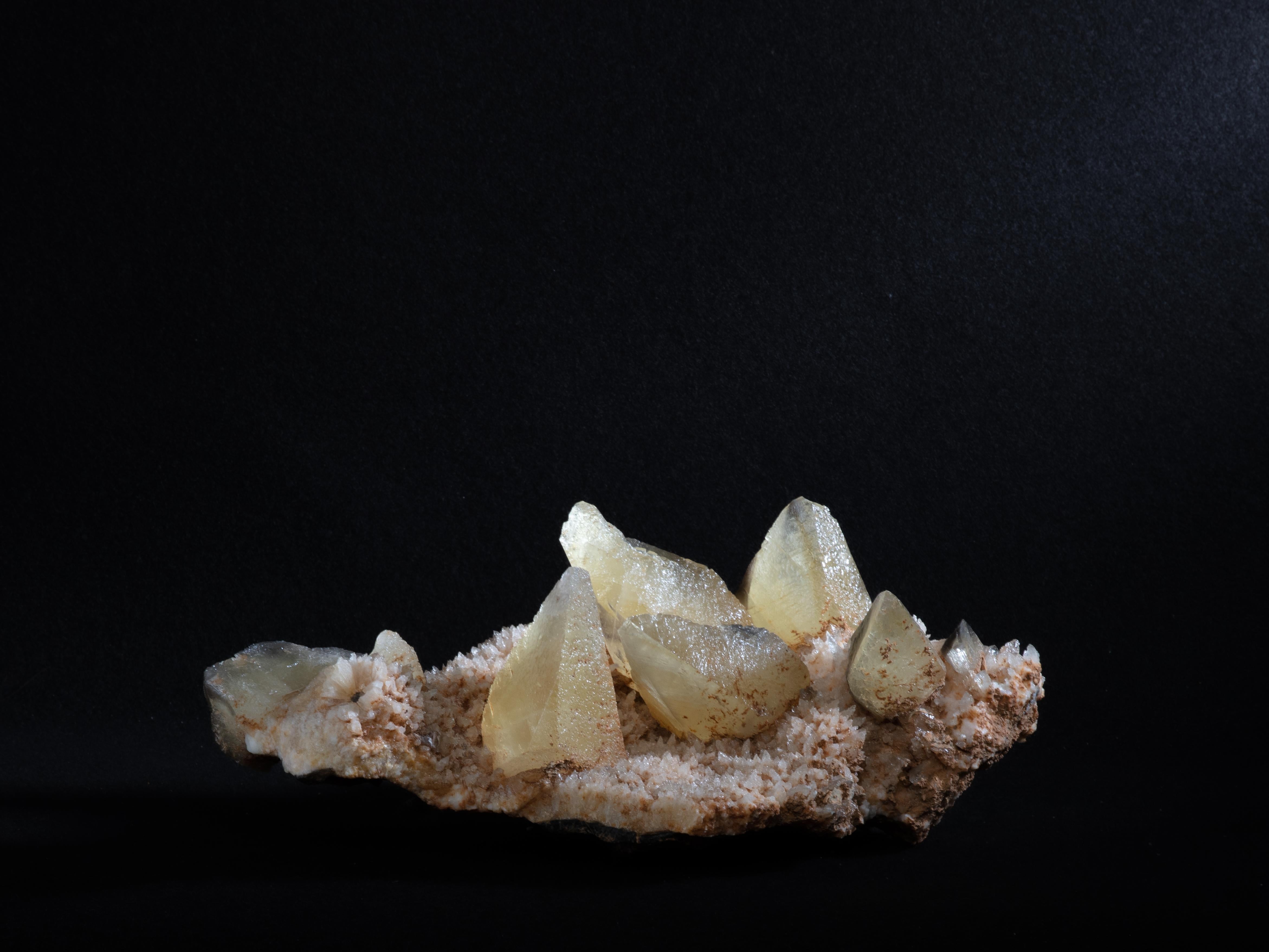 Calcite cluster In Excellent Condition For Sale In BAARN, UT