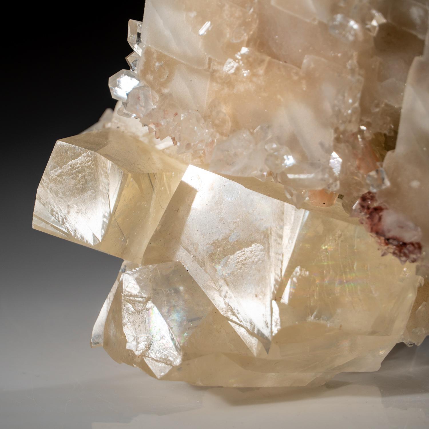 Calcite with Apophyllite from Jalgaon,  Maharashtra, India In Excellent Condition For Sale In New York, NY