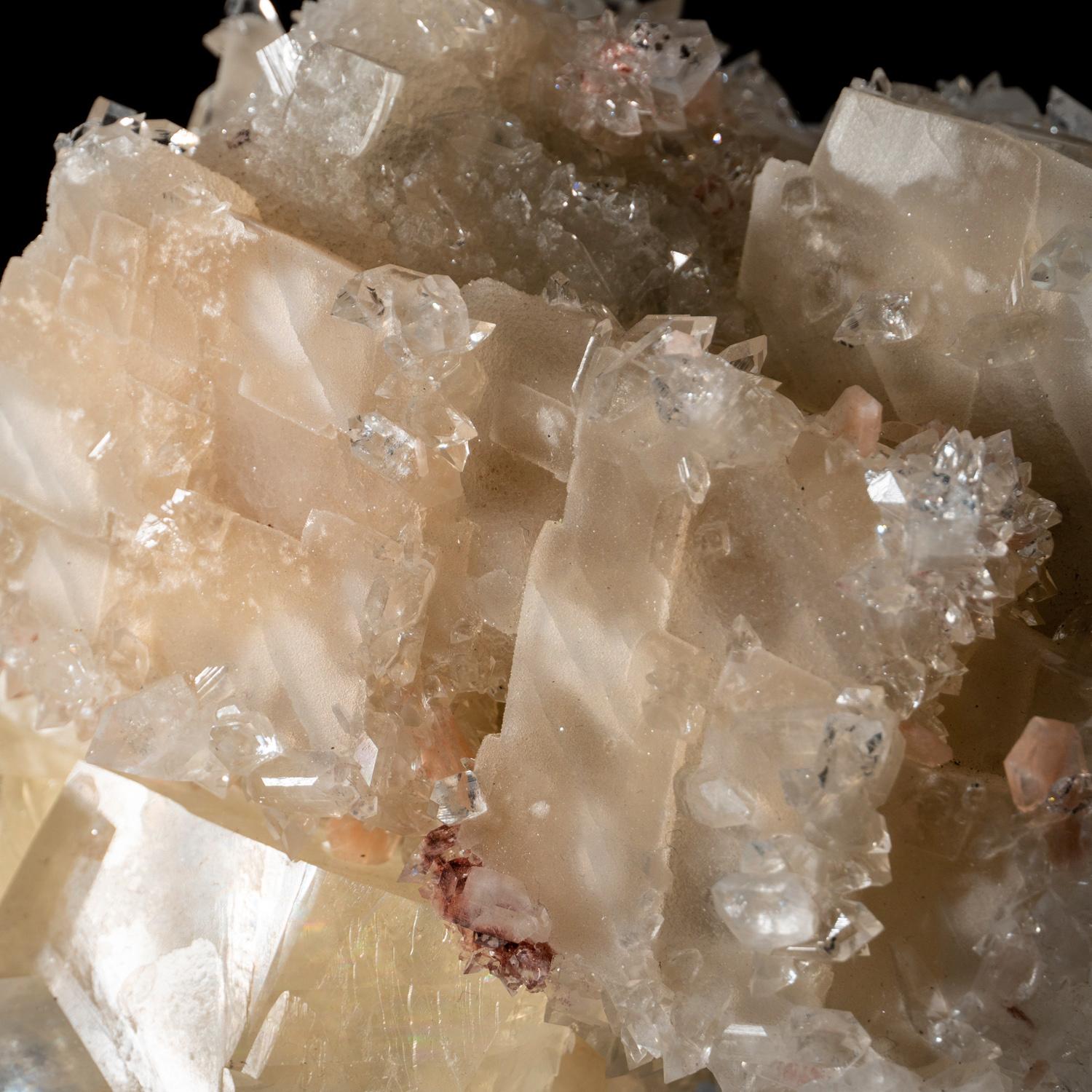 18th Century and Earlier Calcite with Apophyllite from Jalgaon,  Maharashtra, India For Sale