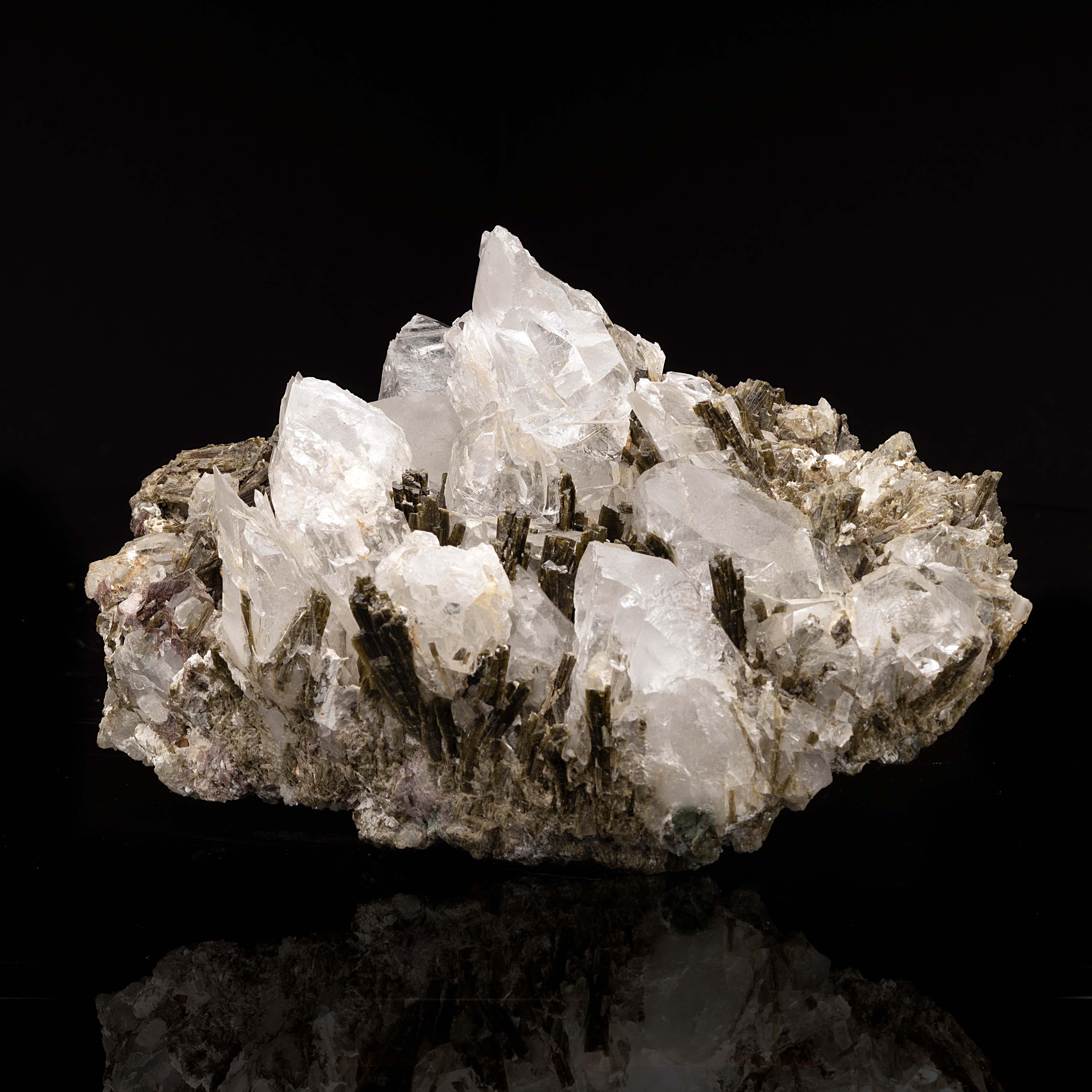 Calcite con Epidoto, Ferroaxinite e Quarzo dal Pakistan In condizioni Nuovo in vendita a New York, NY