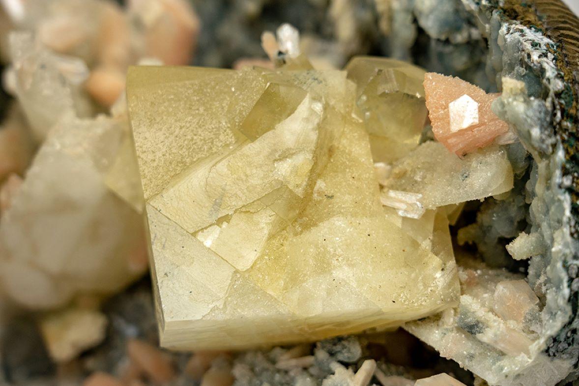 Contemporary Calcite with Huelandite and Stilbite on Chalcedony Matrix from Jalgaon,  Maharas For Sale