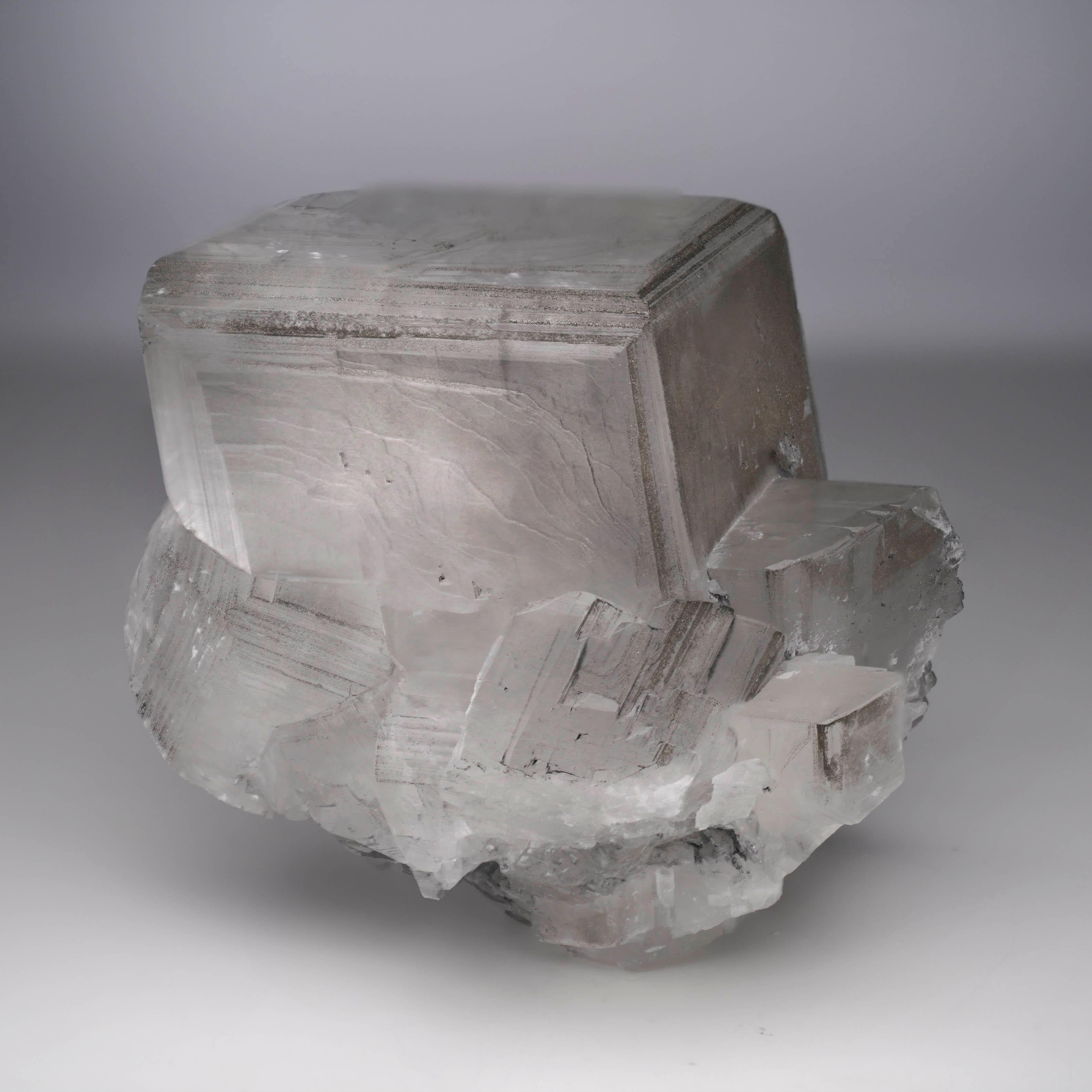 Calcite con pirite da Chengzhou, Cina In condizioni Nuovo in vendita a New York, NY