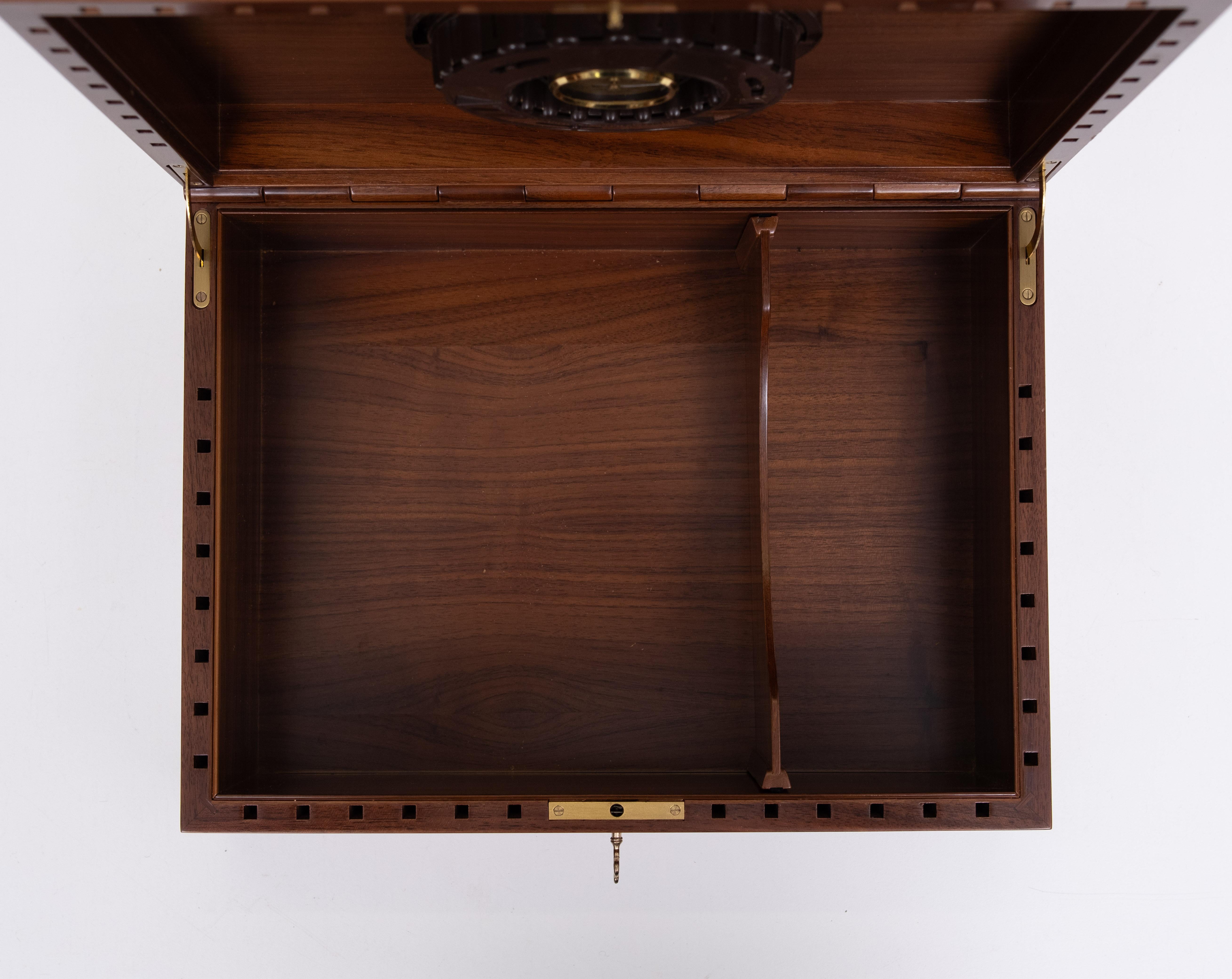 Caldelli  for Big Ben Cedar Wood  Humidor 1970s Italy In Good Condition For Sale In Den Haag, NL