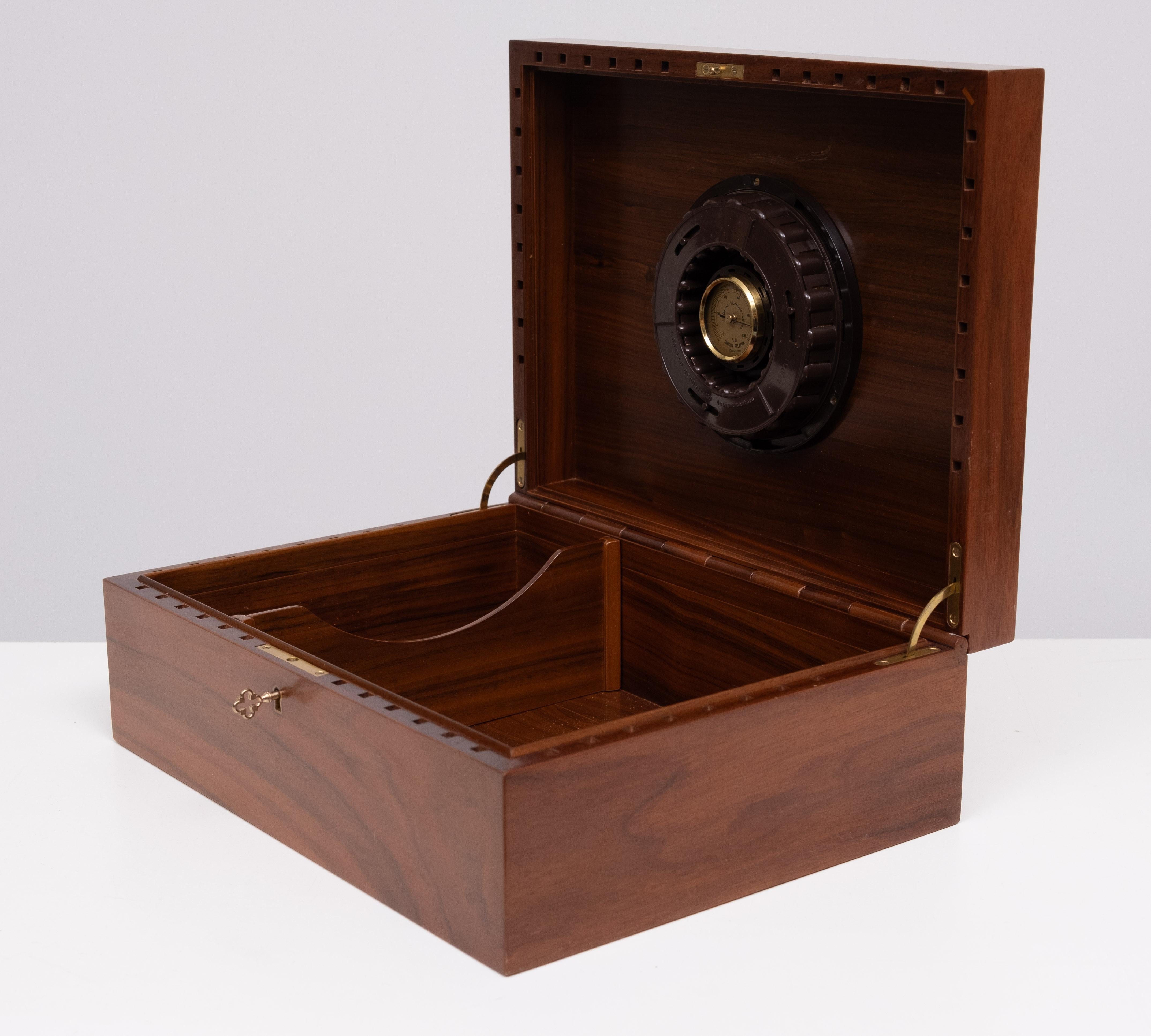 Caldelli  for Big Ben Cedar Wood  Humidor 1970s Italy For Sale 1