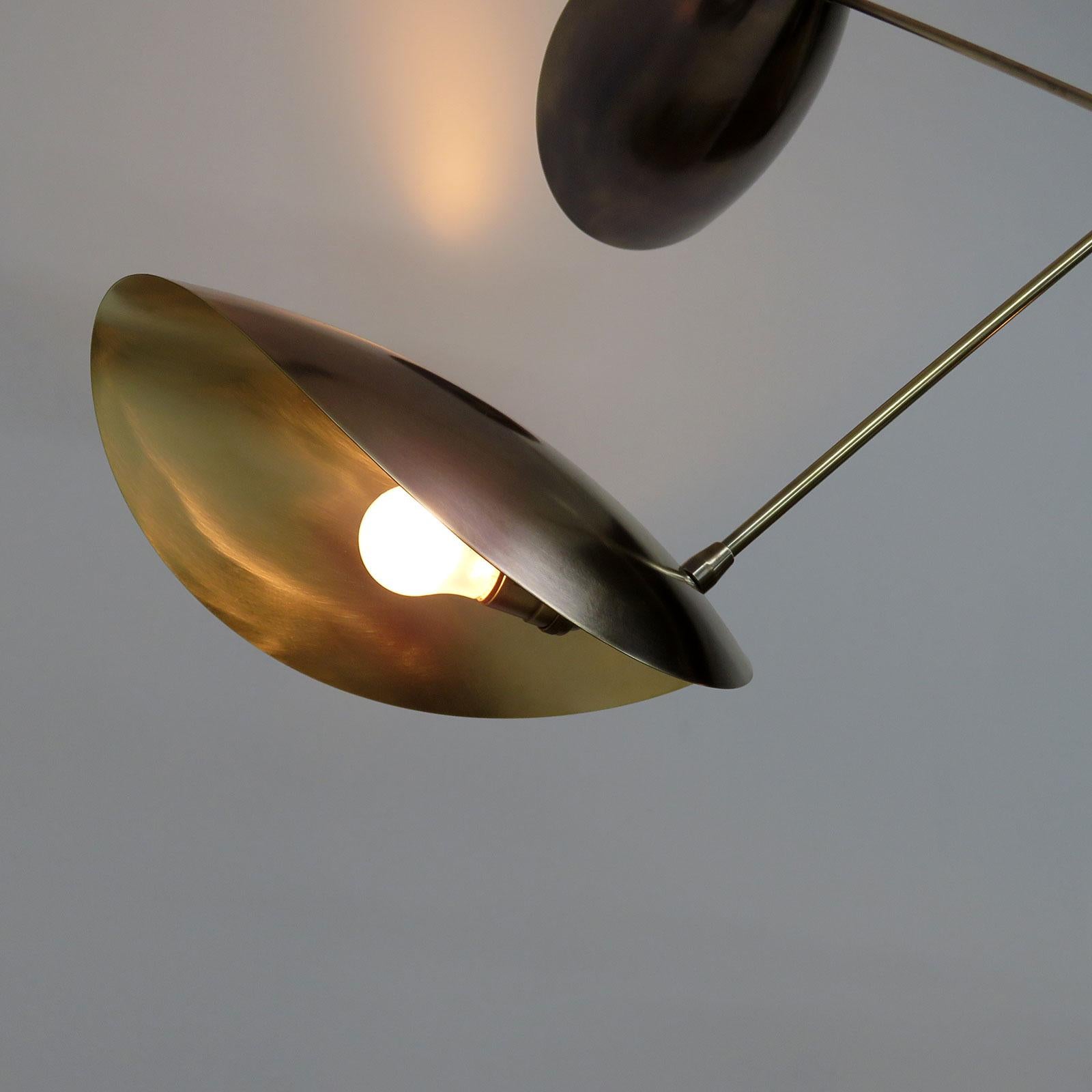 Lampadario in ottone Calder (a) Gallery L7 in vendita 3