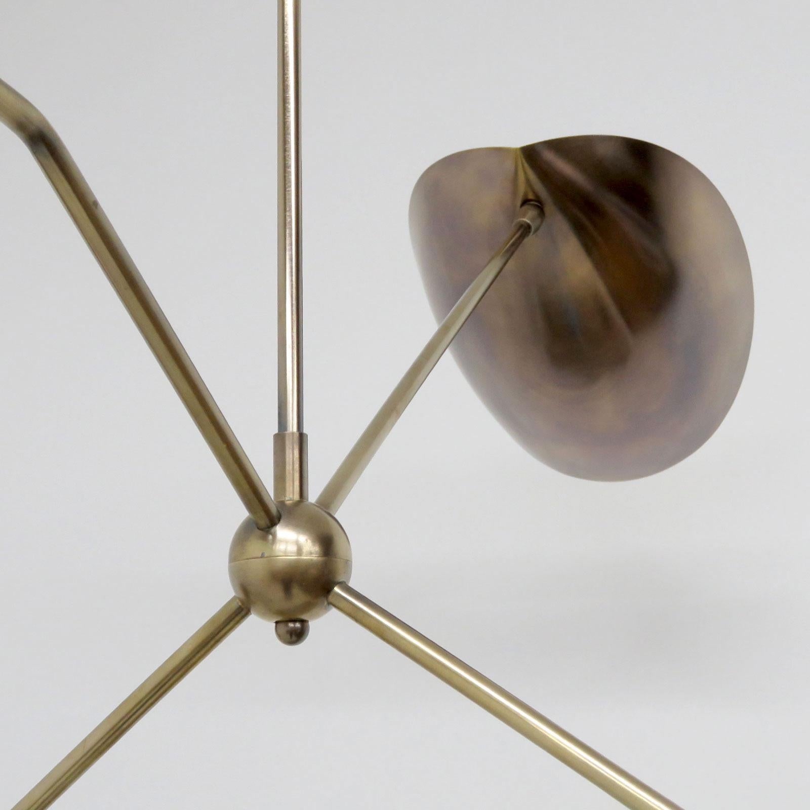 Verniciatura a polvere Lampadario in ottone Calder (a) Gallery L7 in vendita