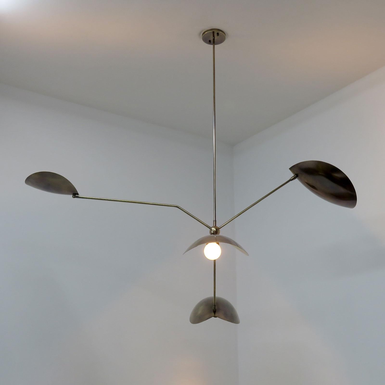 Ottone Lampadario in ottone Calder (a) Gallery L7 in vendita