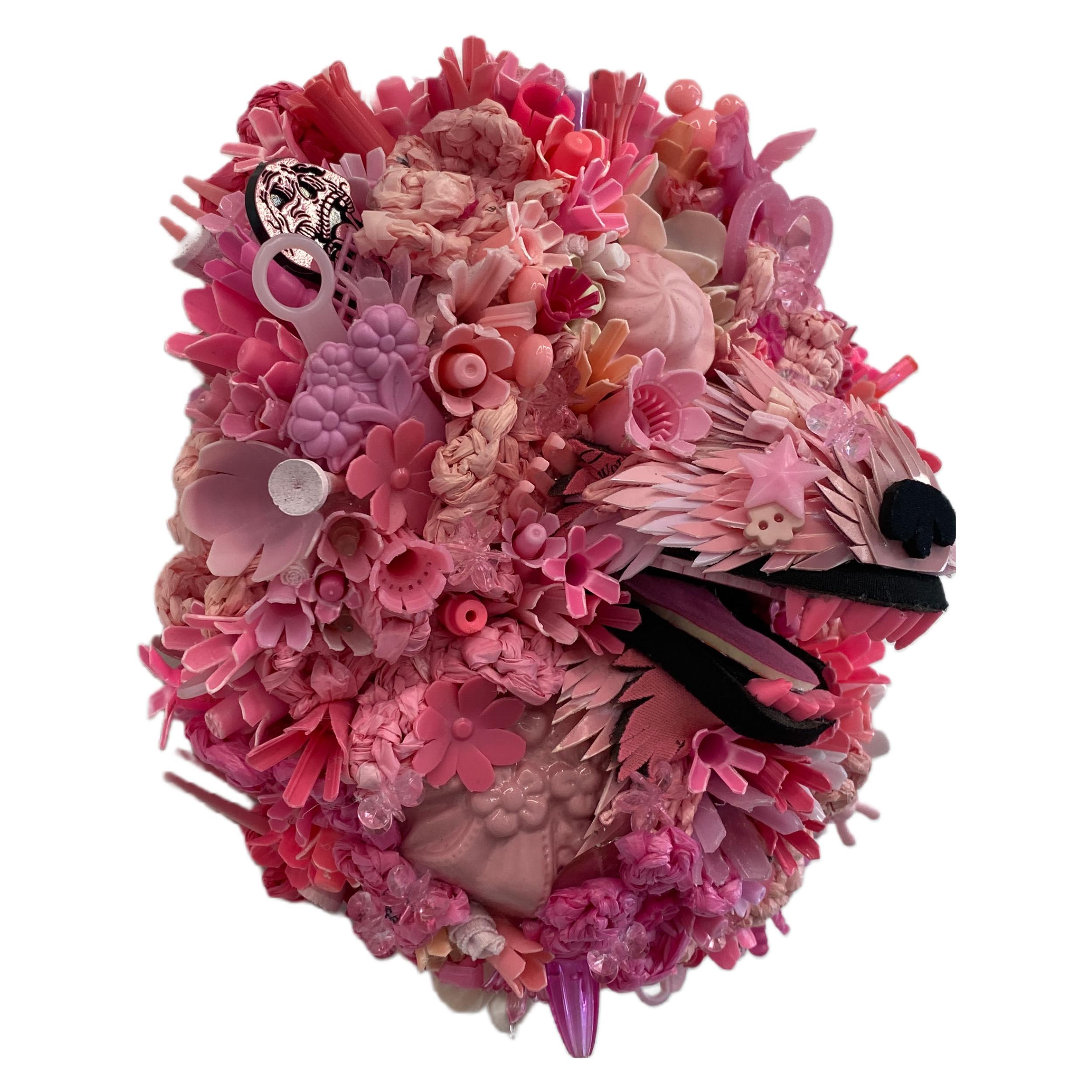 Hydrangea-Hunde, Blush, zeitgenössische Tierskulptur, recycelte Materialien  (Zeitgenössisch), Sculpture, von Calder Kamin