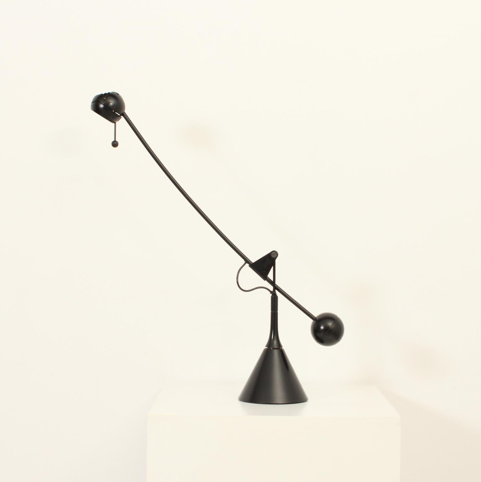 Calder-Tischlampe von Enric Franch für Metalarte, 1975 (Moderne)