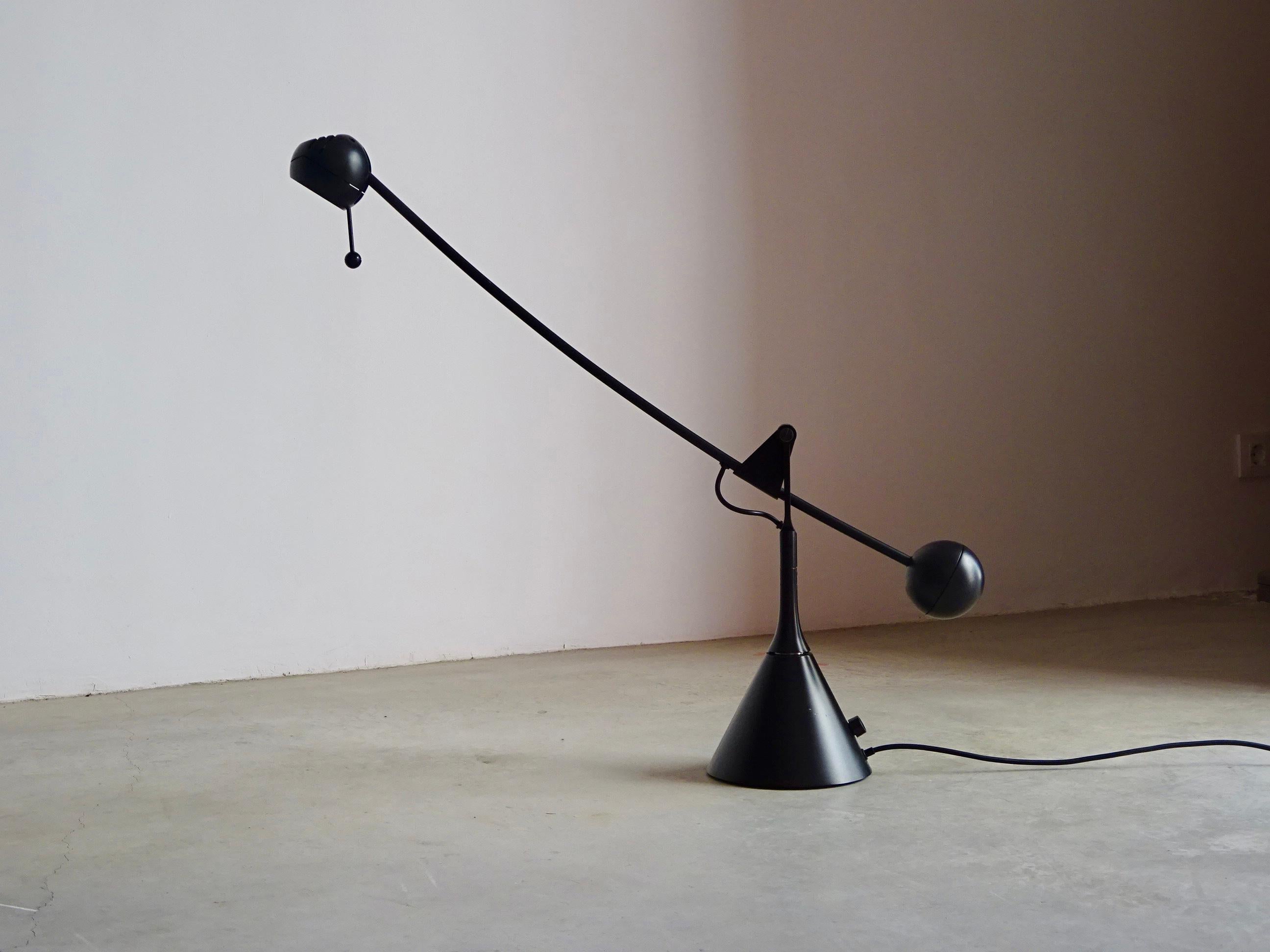 Moderne Lampe de table Calder, Enric Franch pour Metalarte, Barcelone 1974. en vente