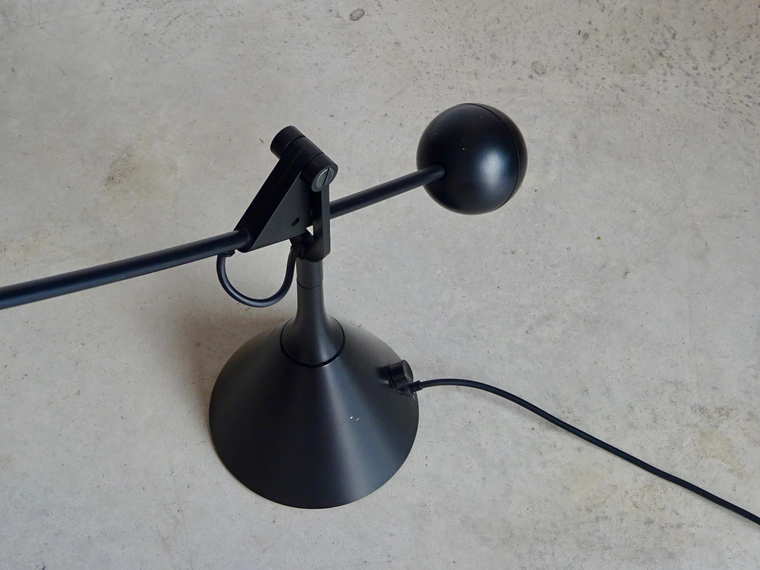 Lacquered “Calder” table lamp, Enric Franch for Metalarte, Barcelona 1974. For Sale