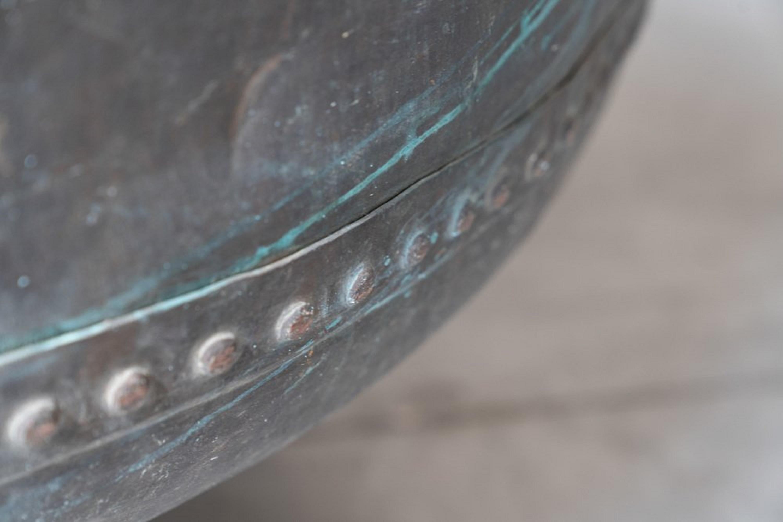 Calderone antico in rame con base in ferro e decorazioni, inizio XIX secolo in vendita 1