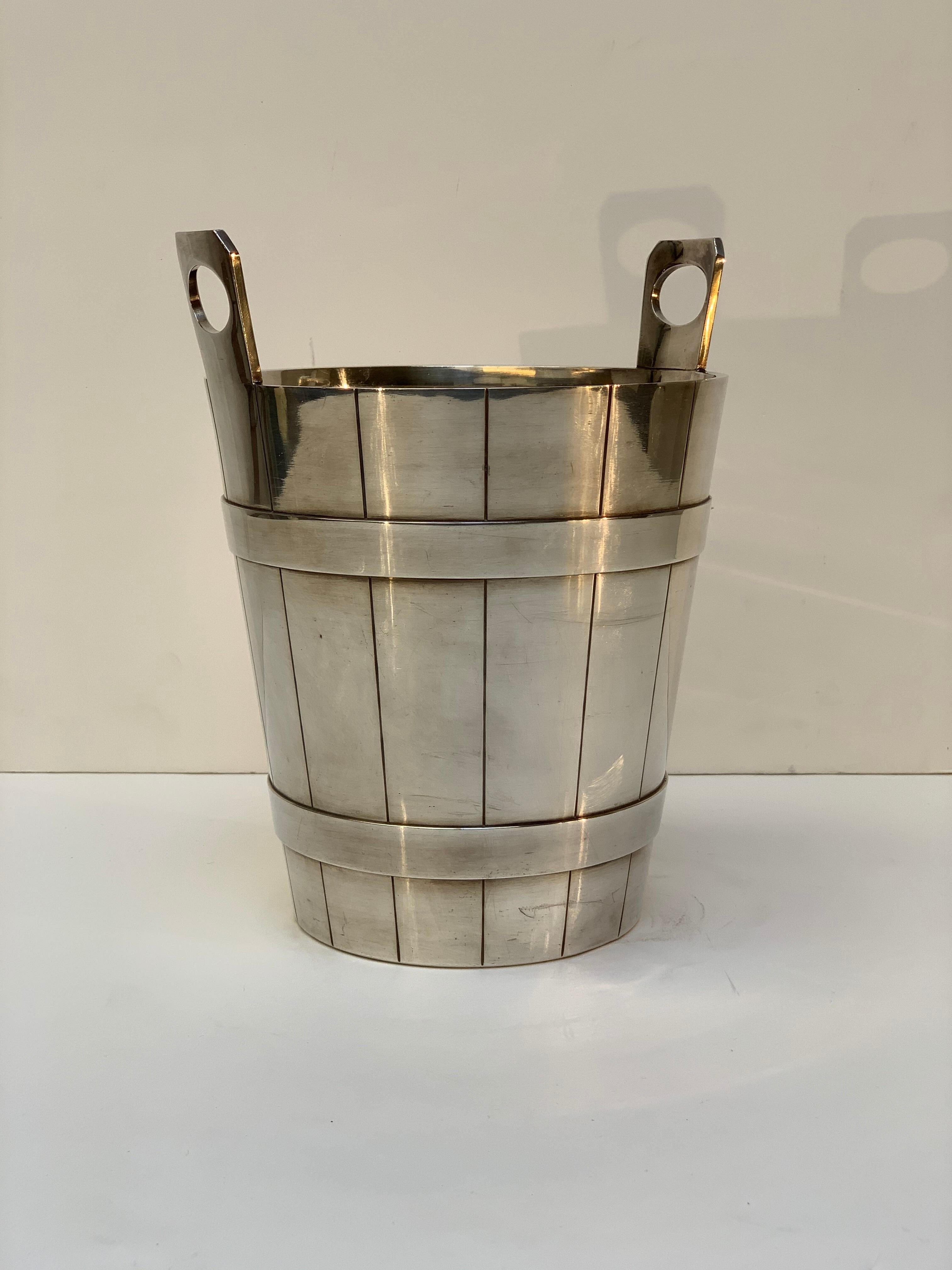 Ice bucket to keep cool wine or champagne made in Alpaca Silverplated by Calderoni Milan Italy Mid Century 1940/1950
Signed with the hallmark of the famous Manufacture.
 