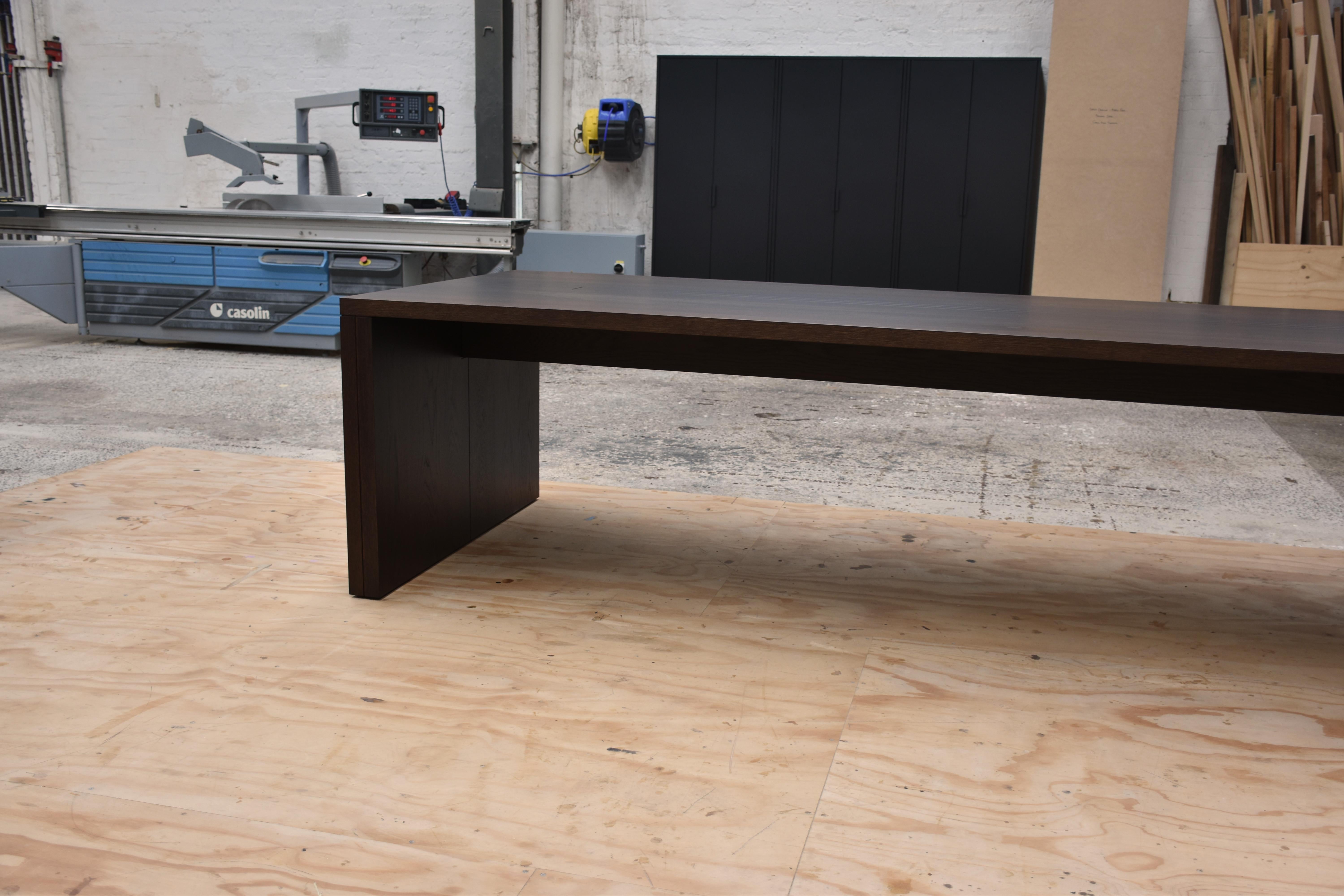 Caldow Dining Table by Daniel Poole In New Condition For Sale In Geneve, CH