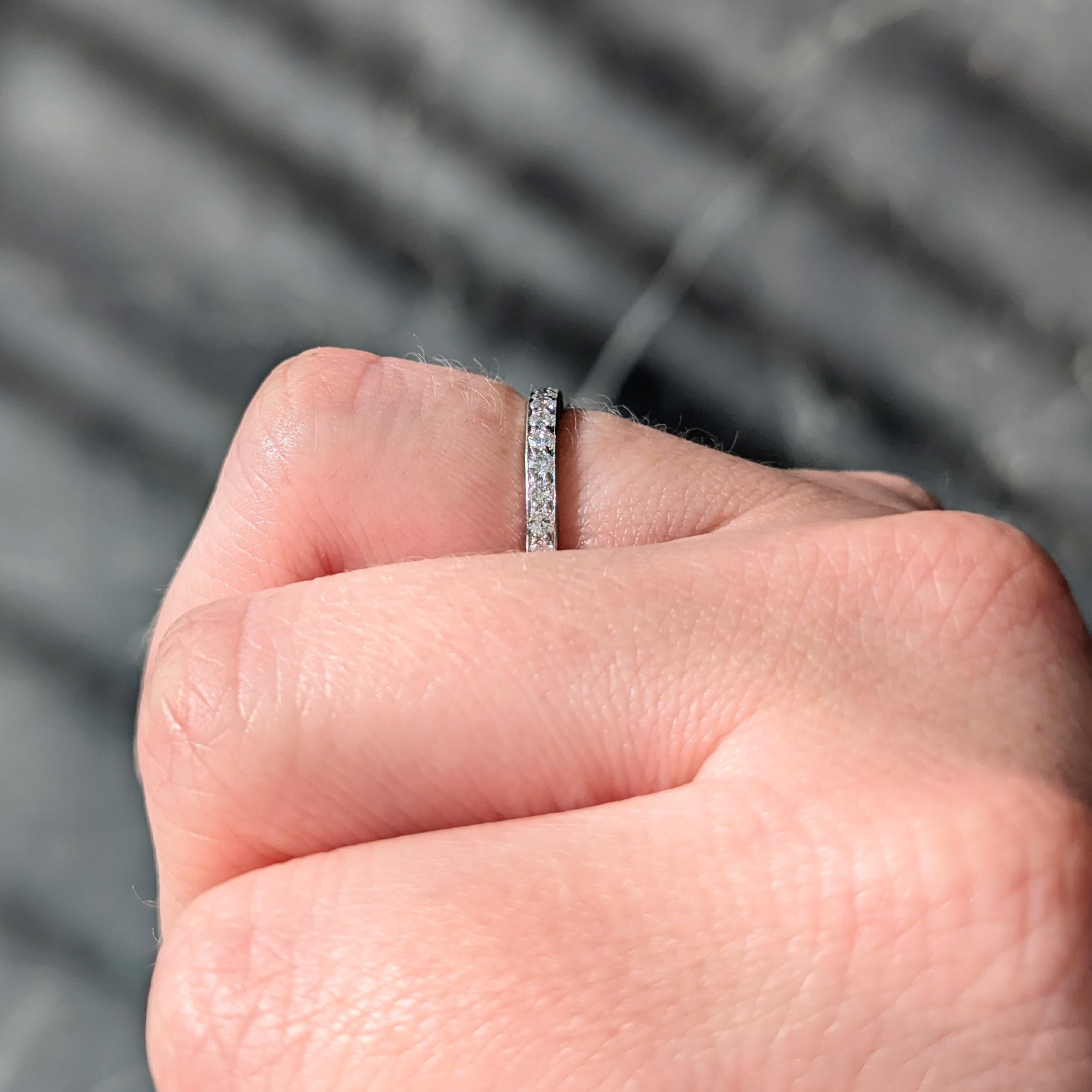 Caldwell Art Deco Europäischer Diamant Platin Vintage Ewigkeitsring Ehering im Angebot 3