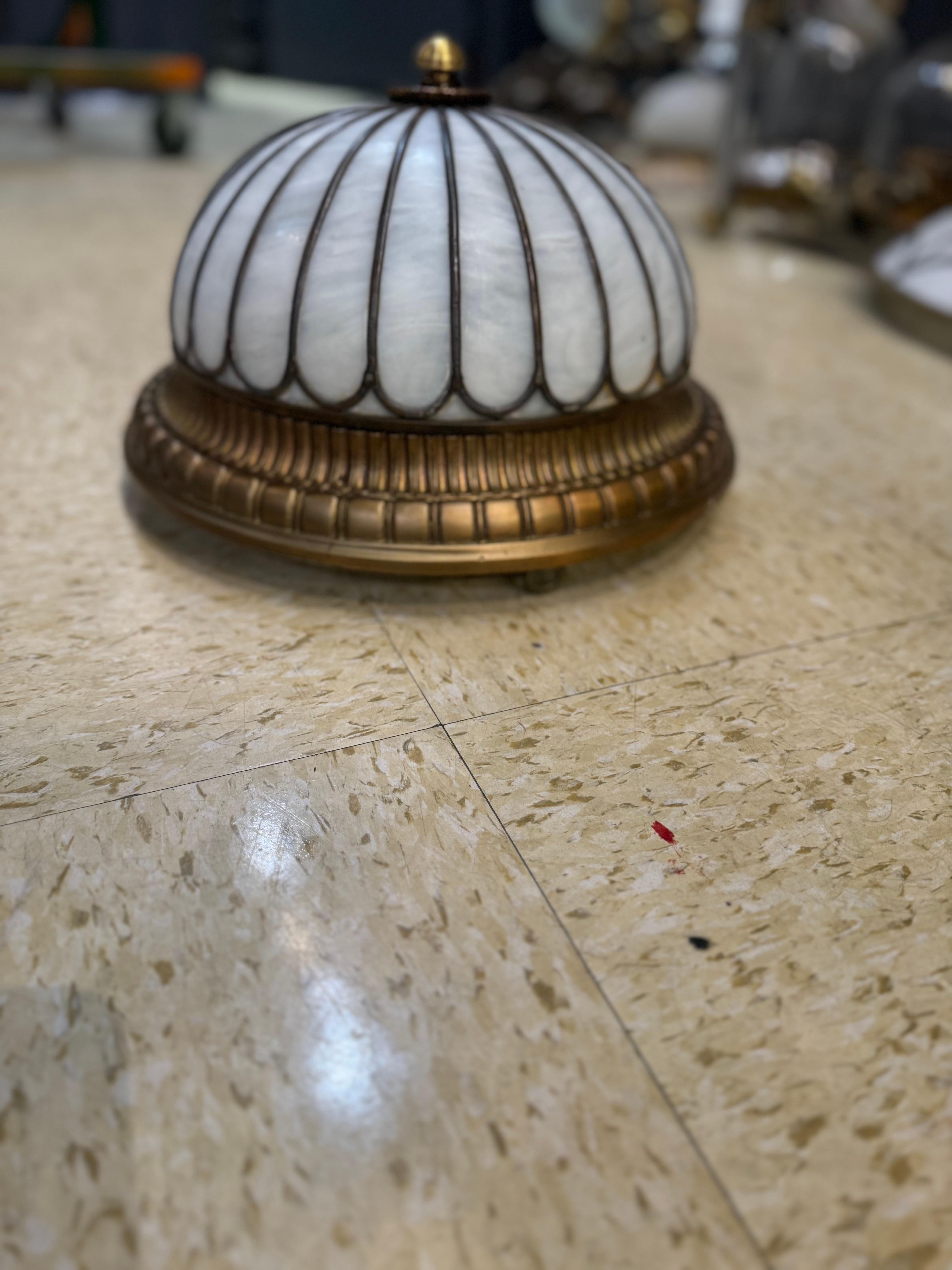 Caldwell Petit luminaire en verre plombé Lights Flush Mount Bon état - En vente à New York, NY