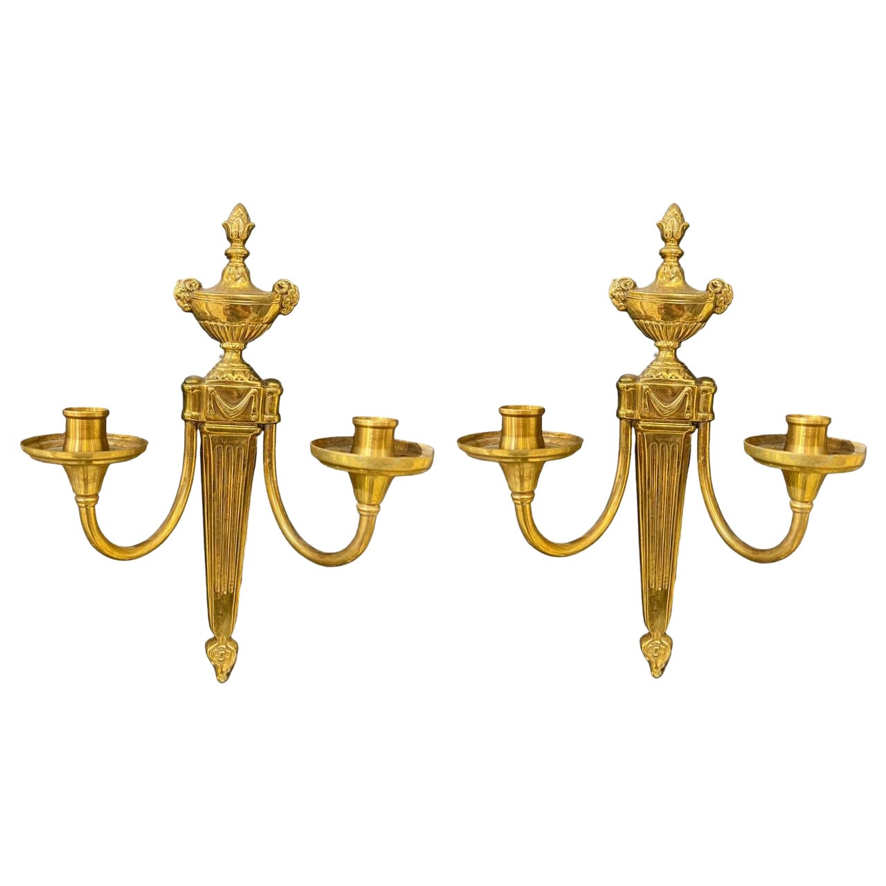 Caldwell-Wandleuchter mit Widderköpfen im Angebot