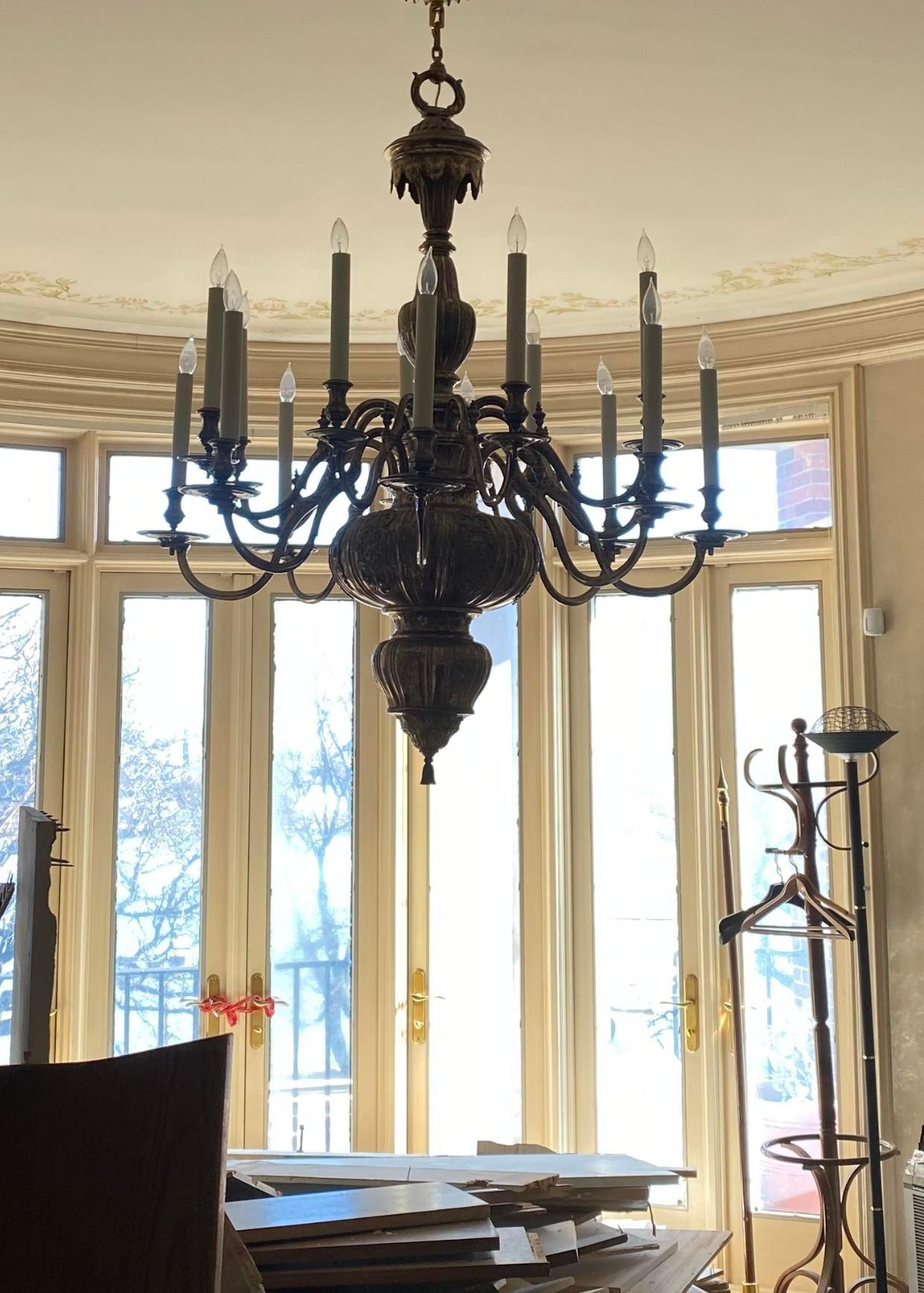 A Caldwell, silver plated 16 light chandelier from a very prominent state in NYC with a beautiful neoclassic design on body, circa 1900s. In very good vintage condition.

Dealer: G302YP
 