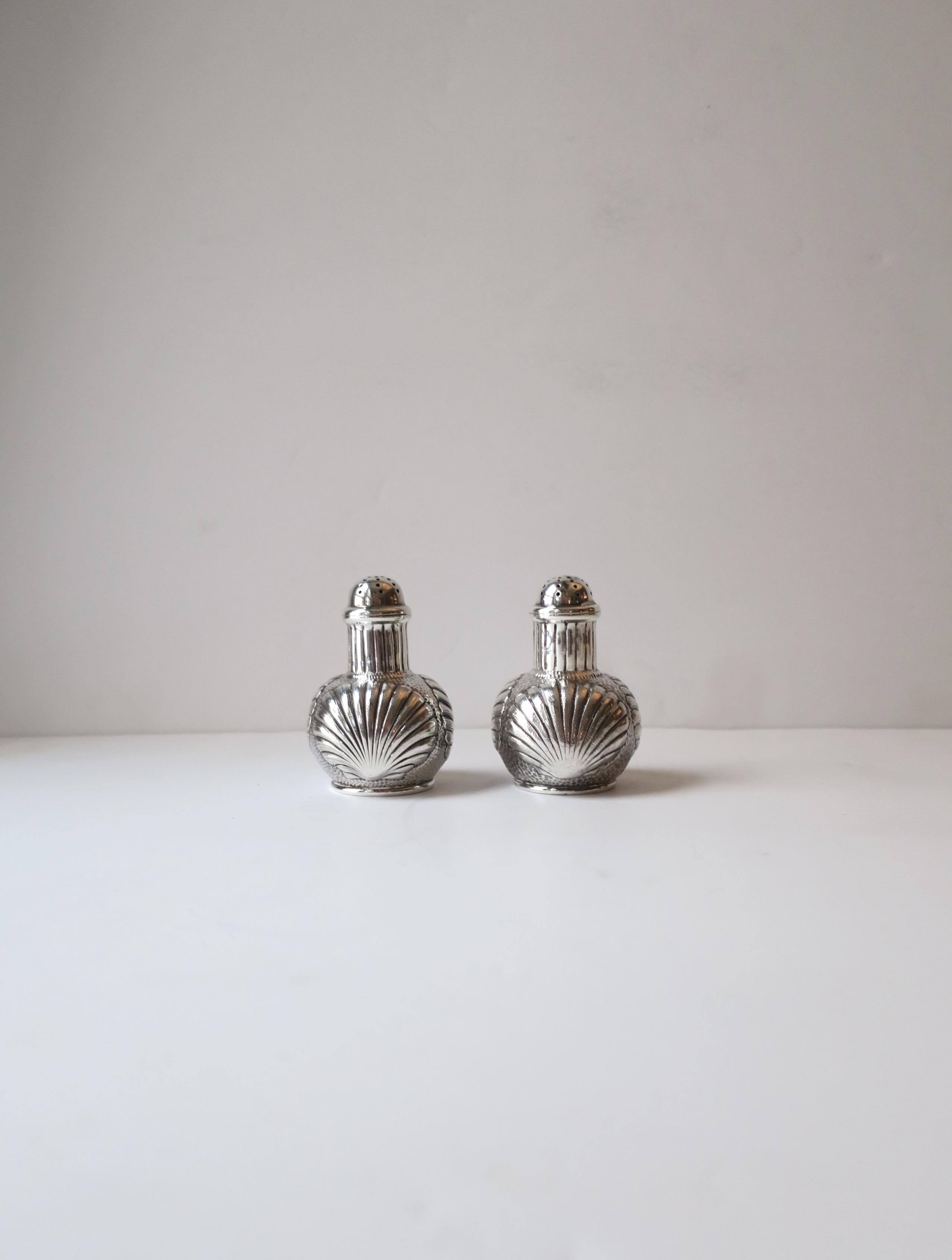 American Sterling Silver Salt & Pepper Shakers Scallop Seashell Design by Caldwell, Pair For Sale