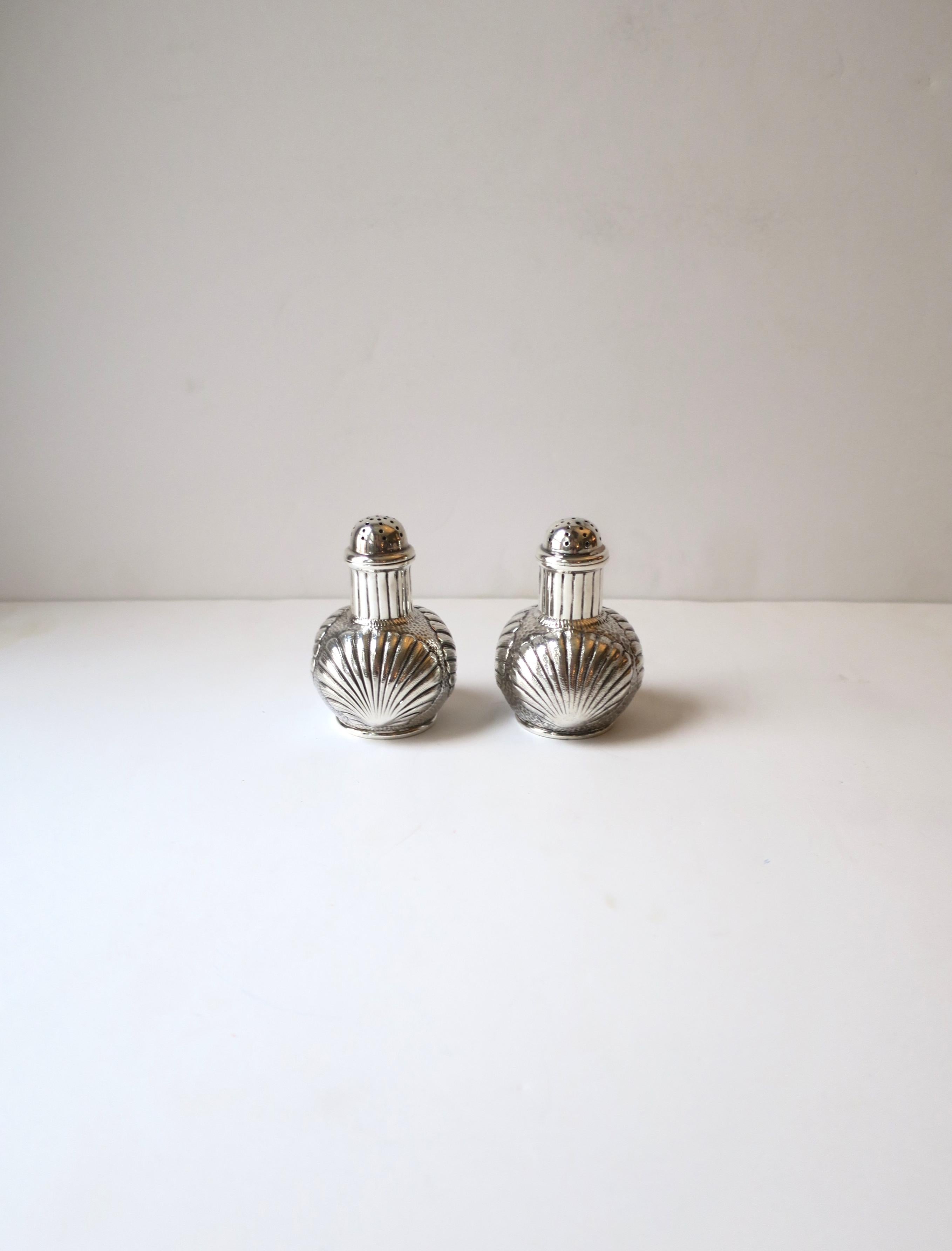 American Sterling Silver Salt & Pepper Shakers Scallop Seashell Design by Caldwell, Pair For Sale