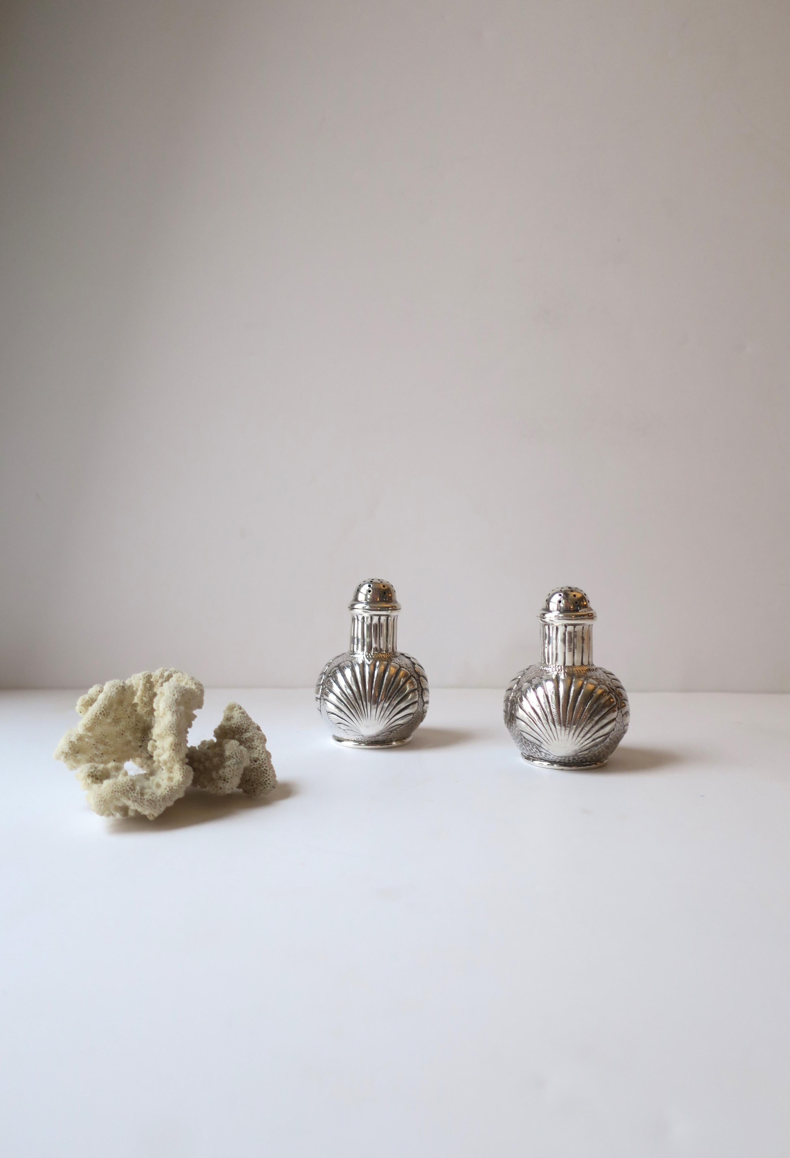 Sterling Silver Salt & Pepper Shakers Scallop Seashell Design by Caldwell, Pair In Good Condition For Sale In New York, NY